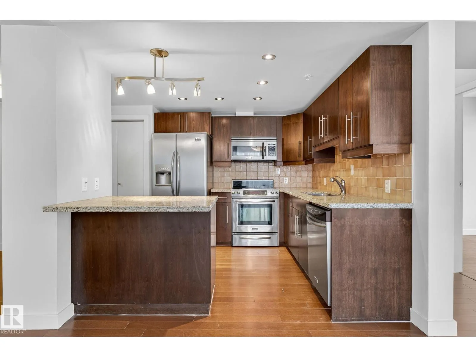 #203 10046 117 ST NW