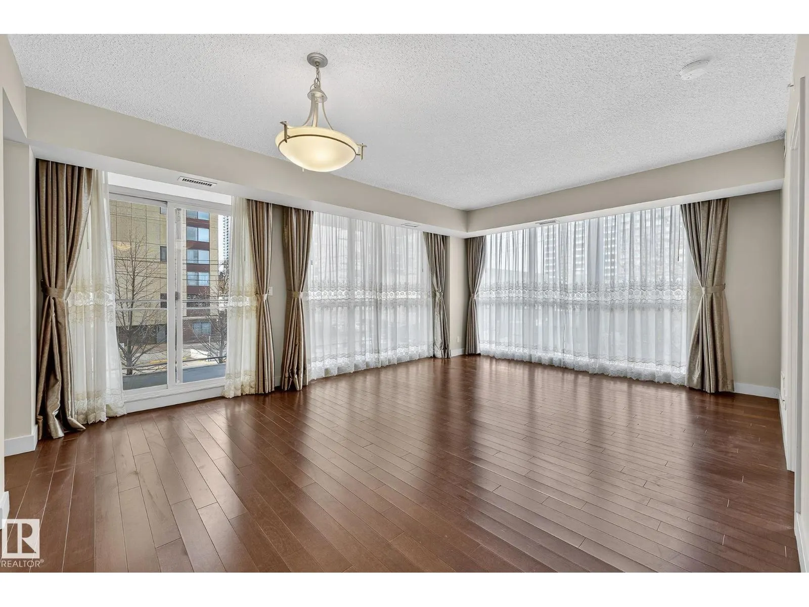 #203 10046 117 ST NW