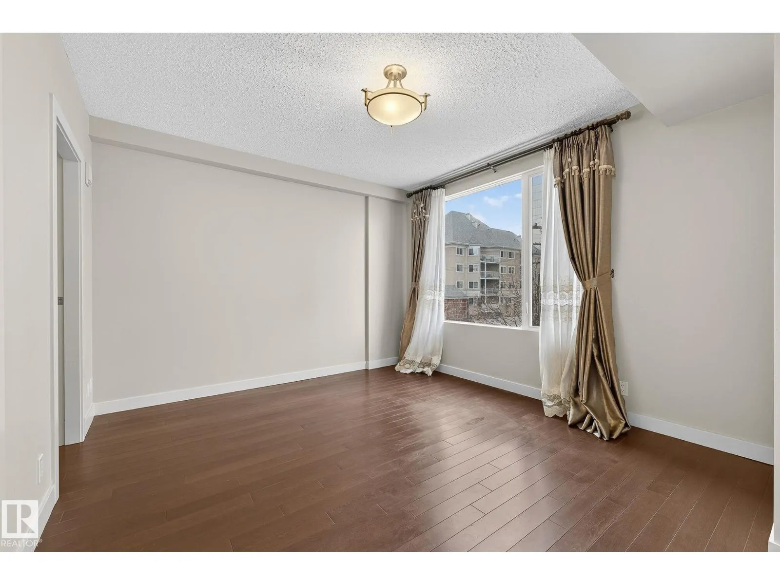 #203 10046 117 ST NW