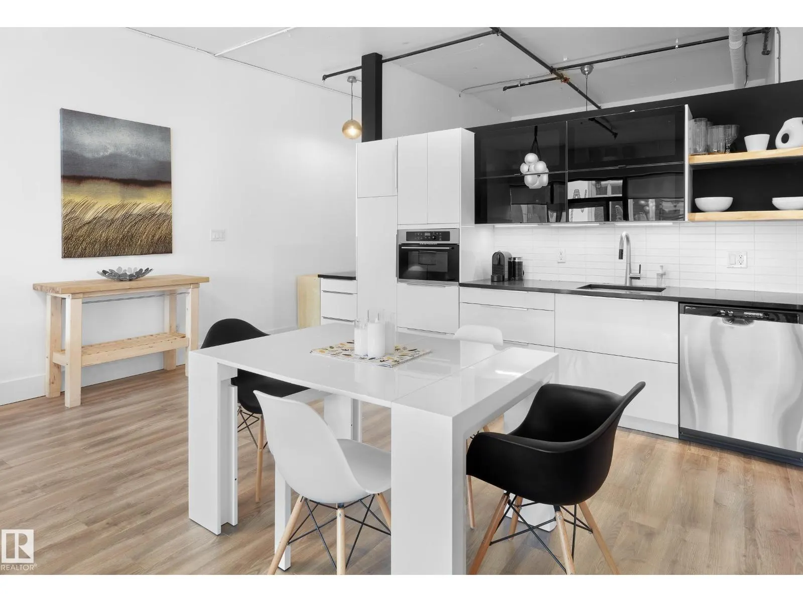 #210 10024 JASPER AV NW