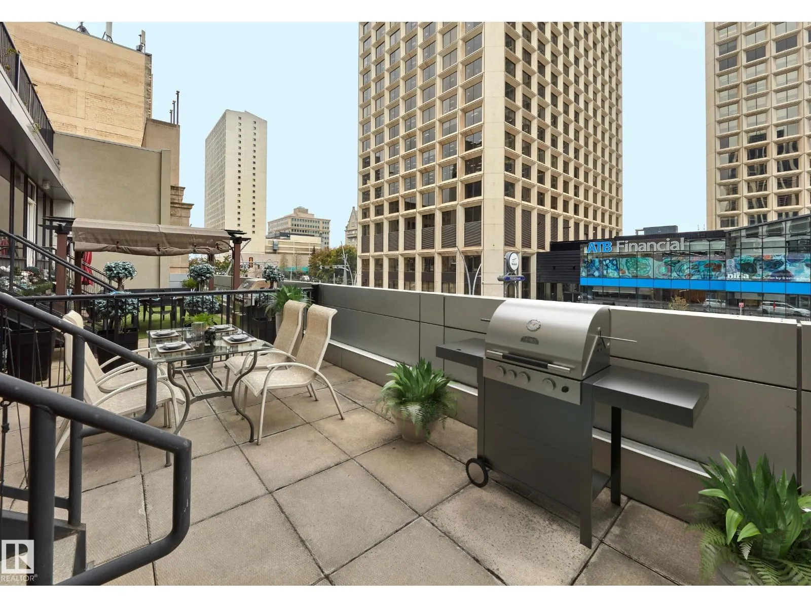 #210 10024 JASPER AV NW