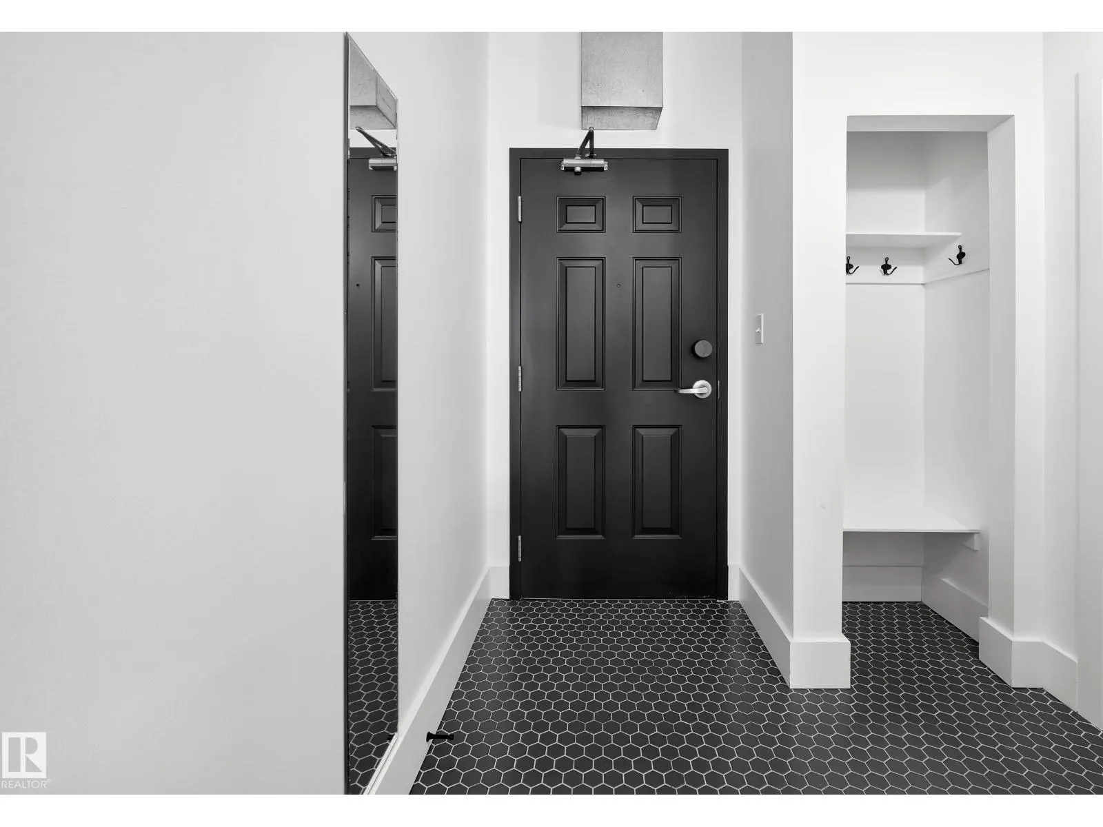 #210 10024 JASPER AV NW