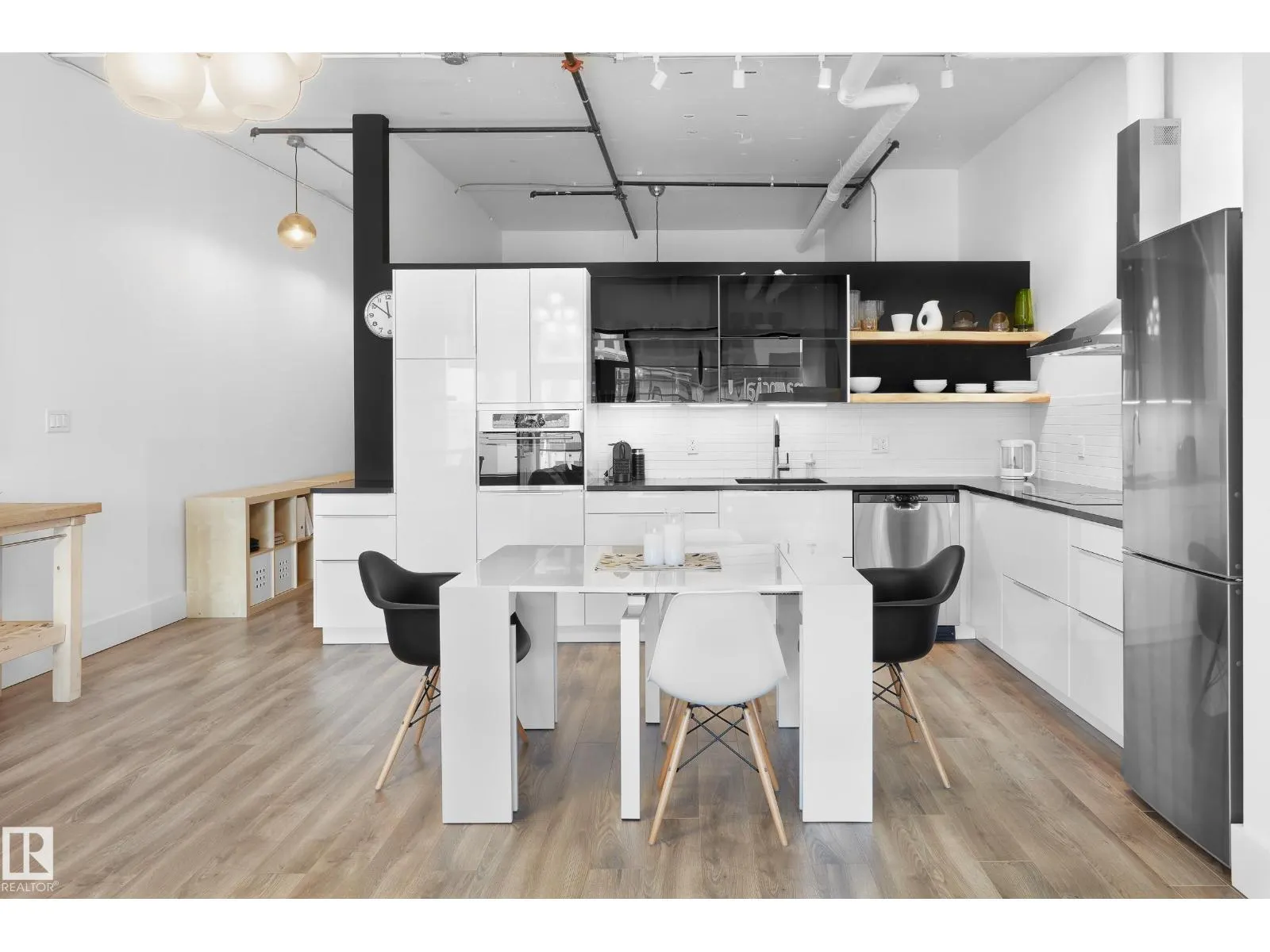 #210 10024 JASPER AV NW