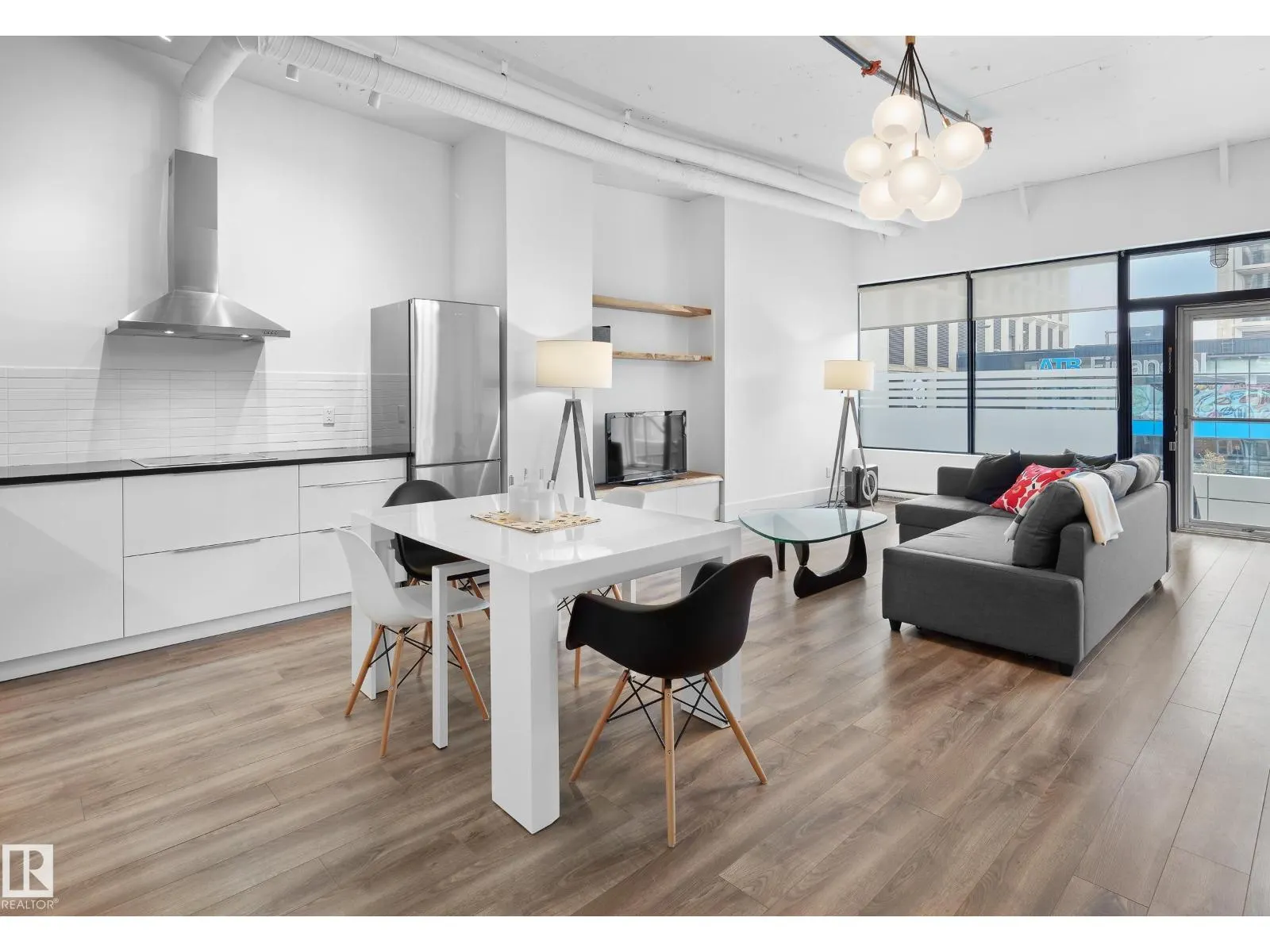 #210 10024 JASPER AV NW