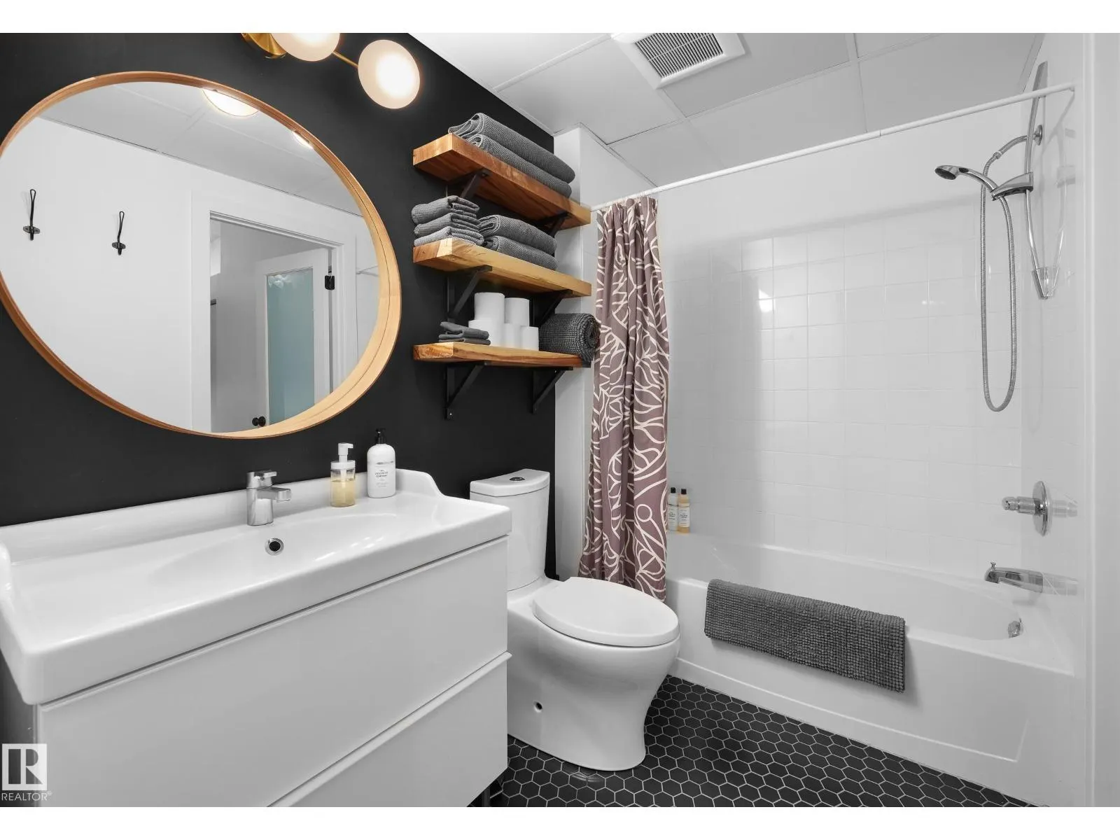 #210 10024 JASPER AV NW