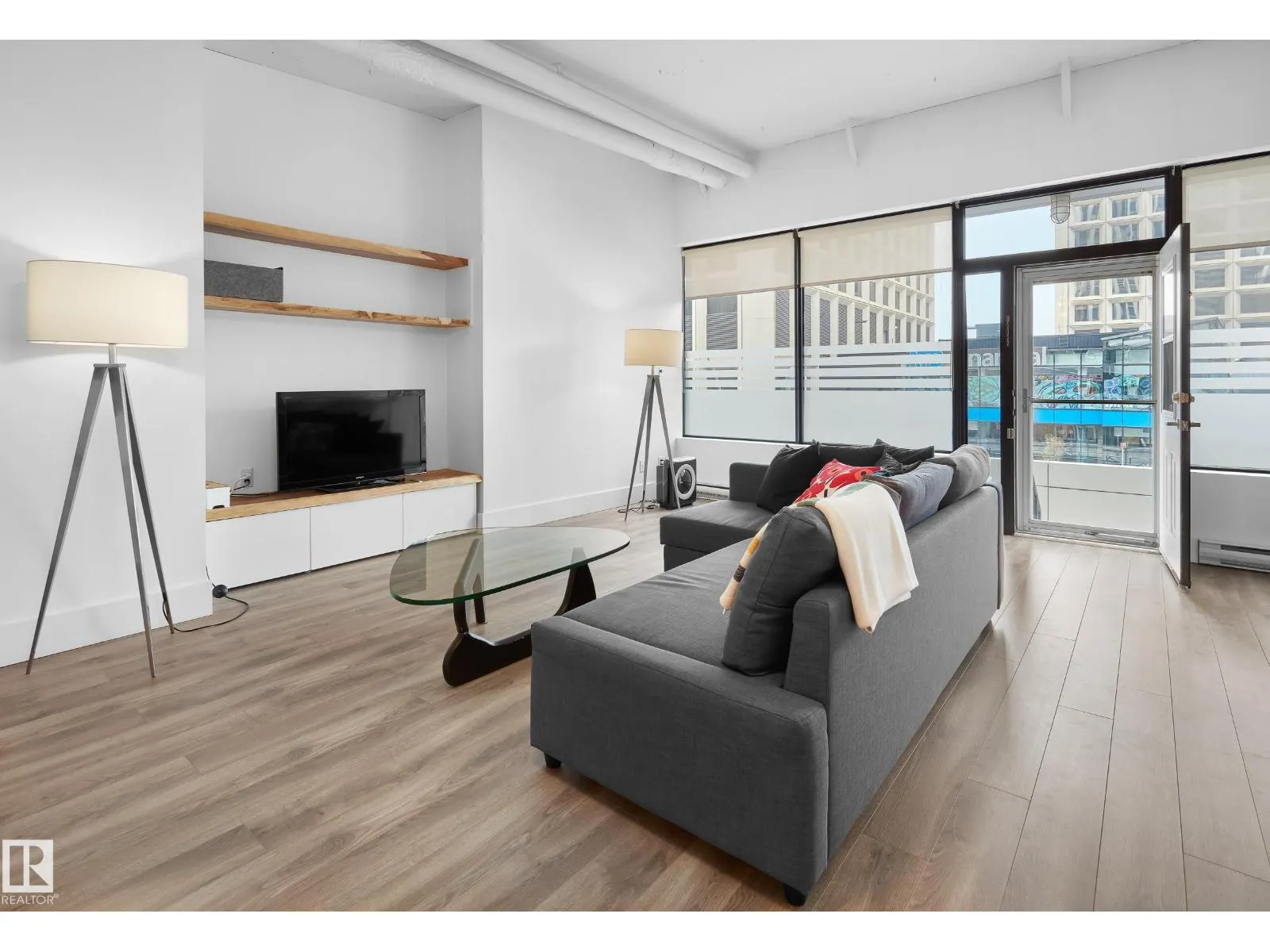 #210 10024 JASPER AV NW