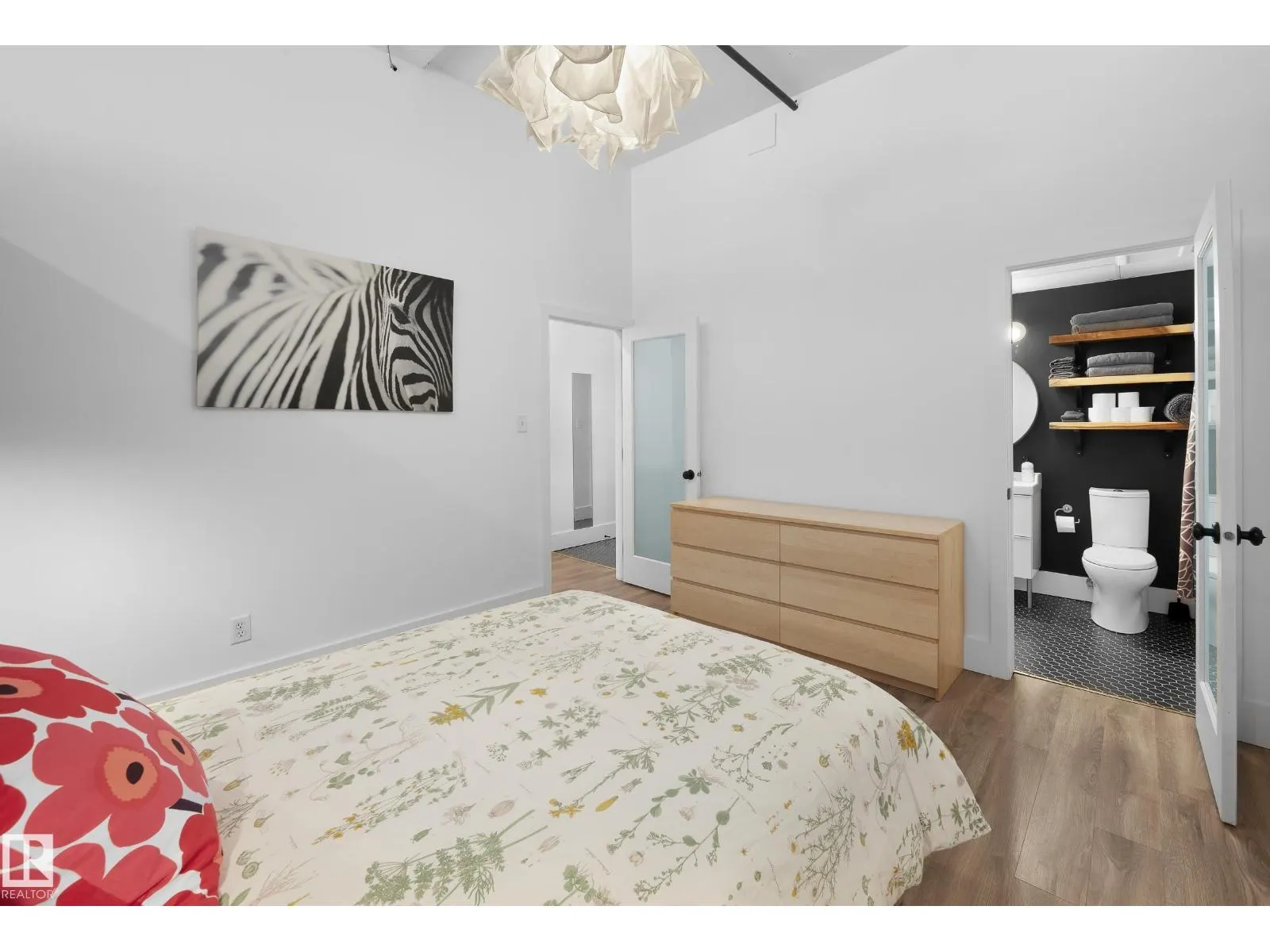 #210 10024 JASPER AV NW