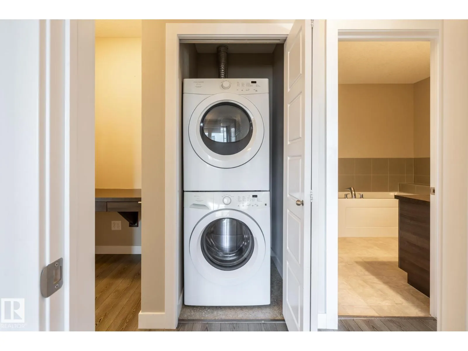 #203 2590 ANDERSON WY SW