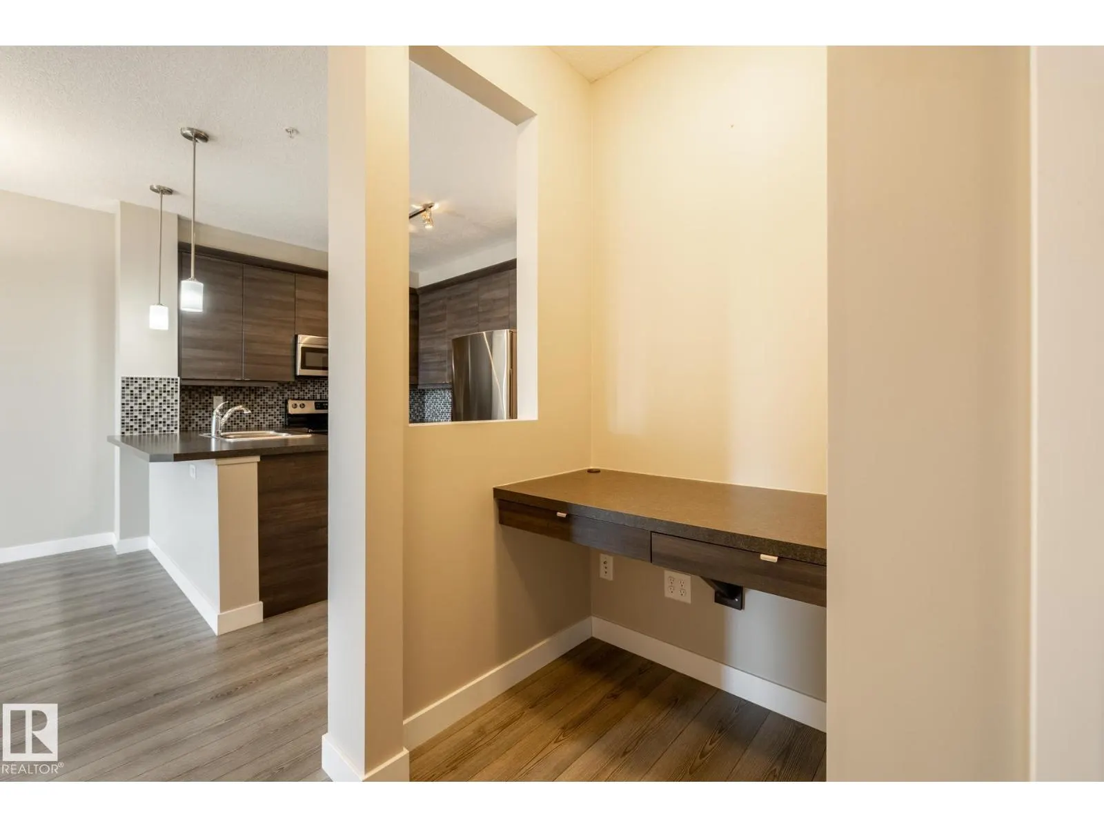 #203 2590 ANDERSON WY SW