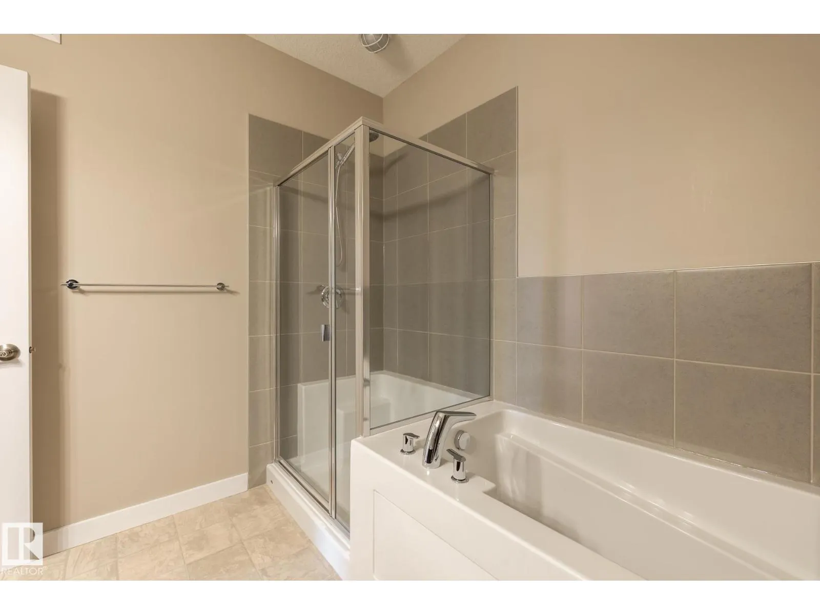 #203 2590 ANDERSON WY SW