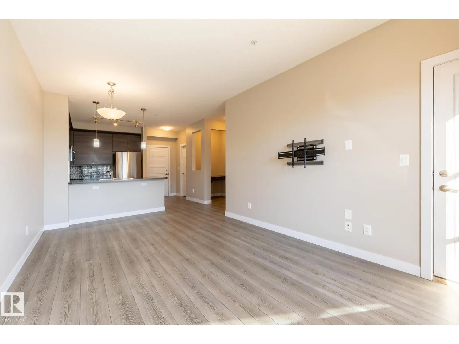 #203 2590 ANDERSON WY SW