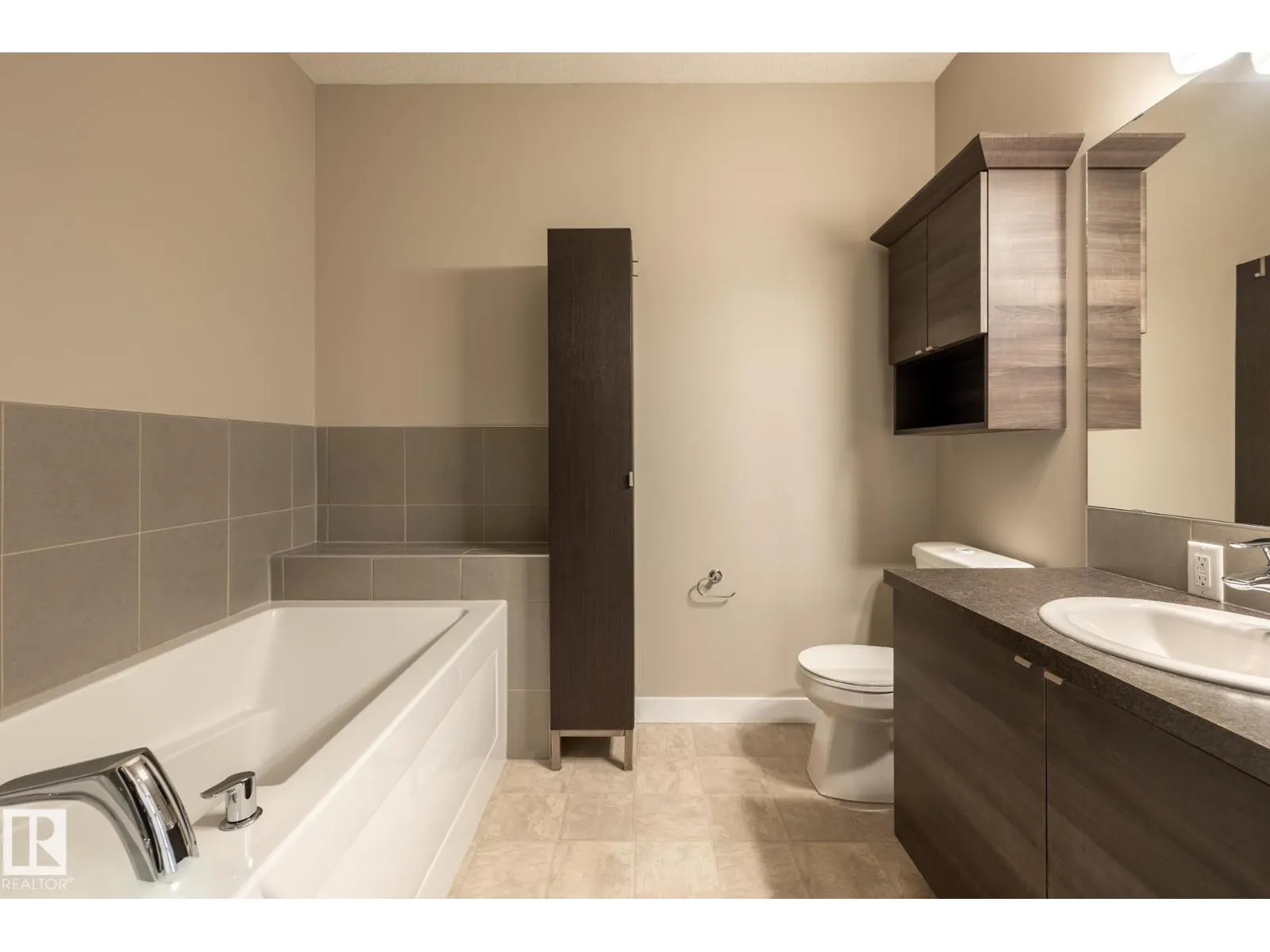 #203 2590 ANDERSON WY SW