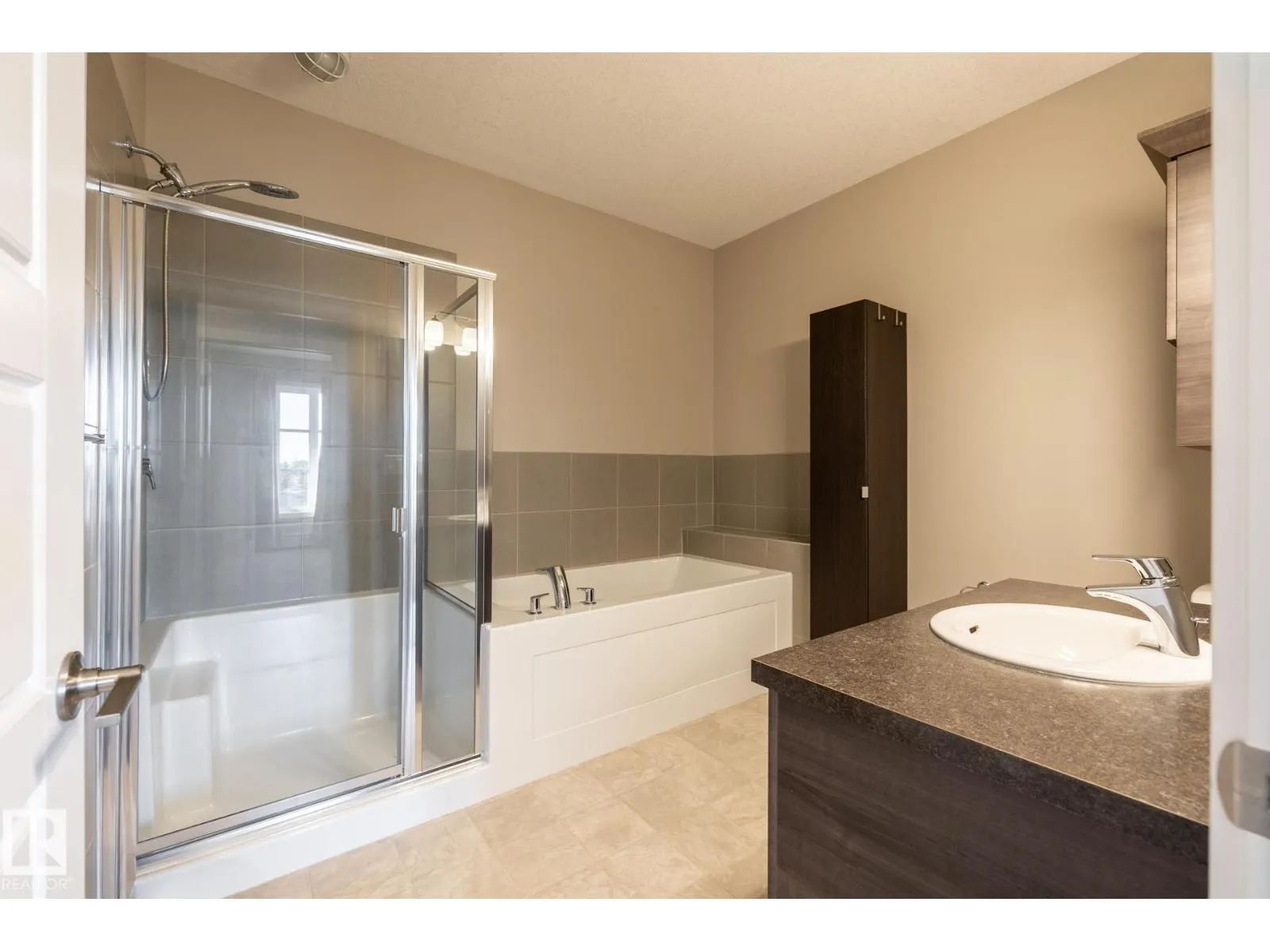 #203 2590 ANDERSON WY SW