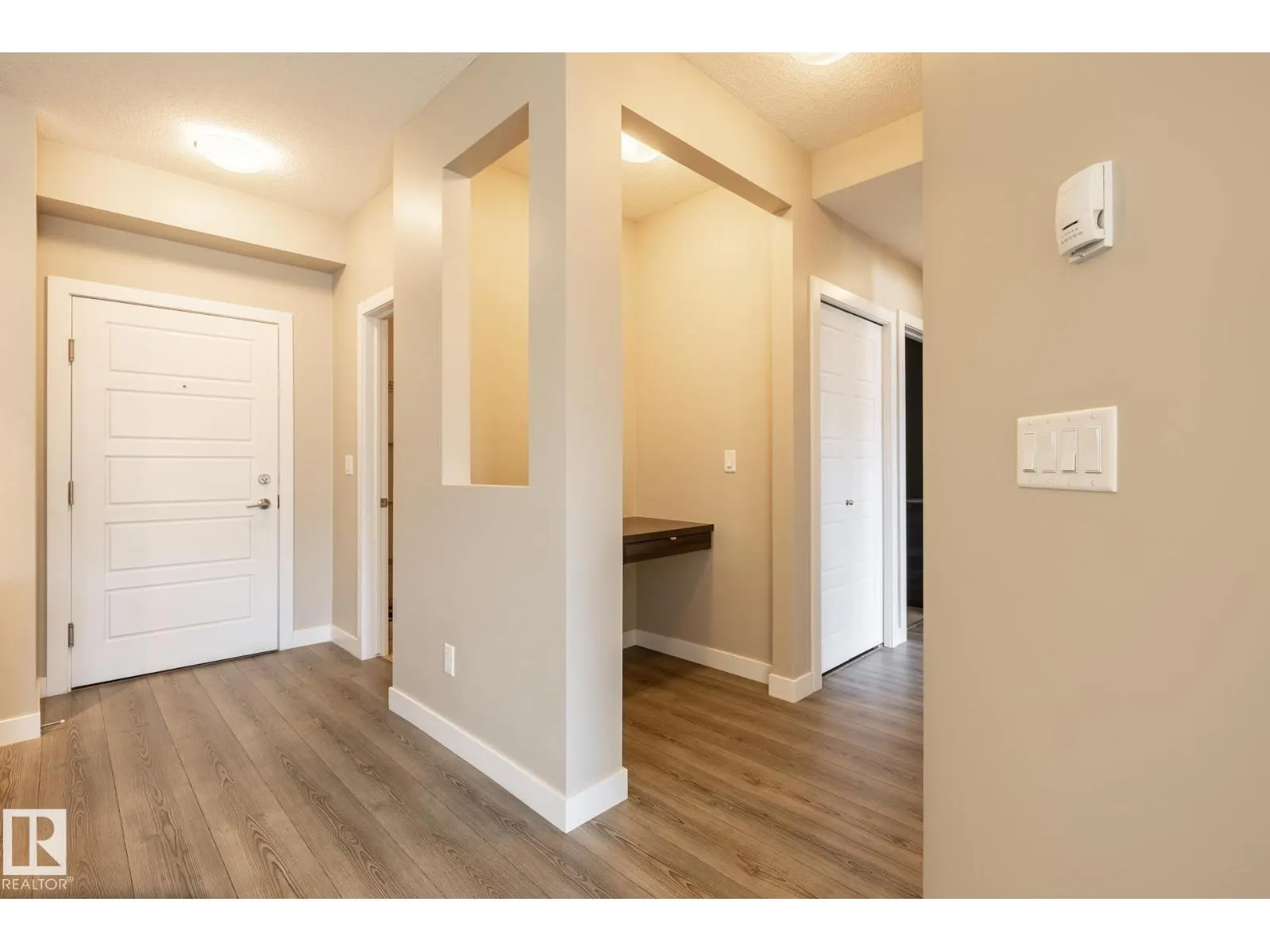 #203 2590 ANDERSON WY SW