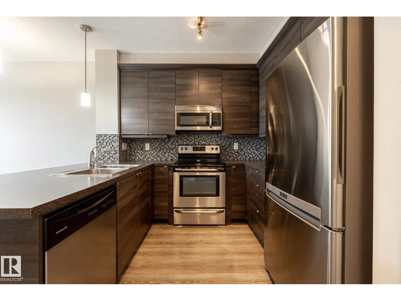 #203 2590 ANDERSON WY SW