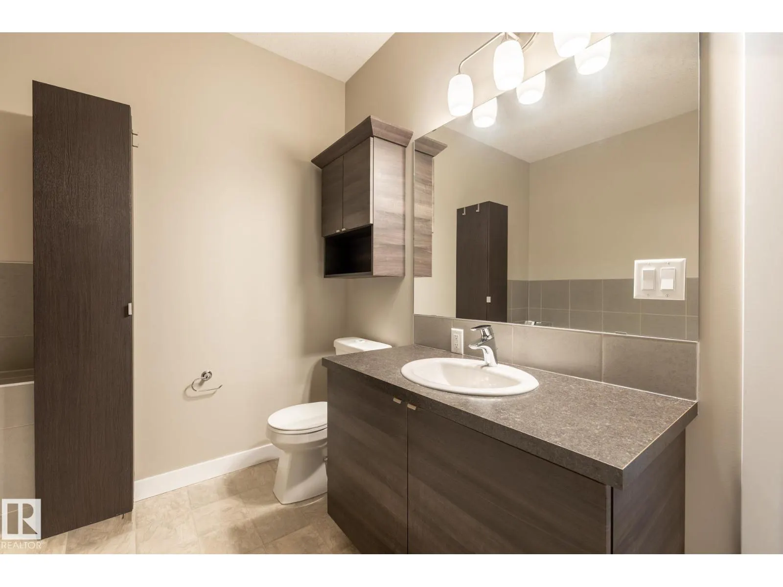 #203 2590 ANDERSON WY SW