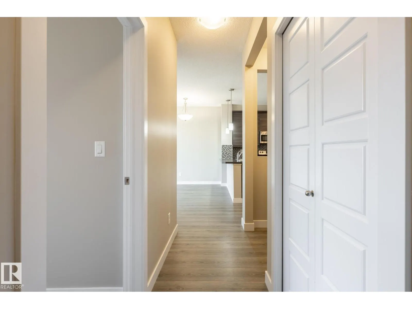 #203 2590 ANDERSON WY SW