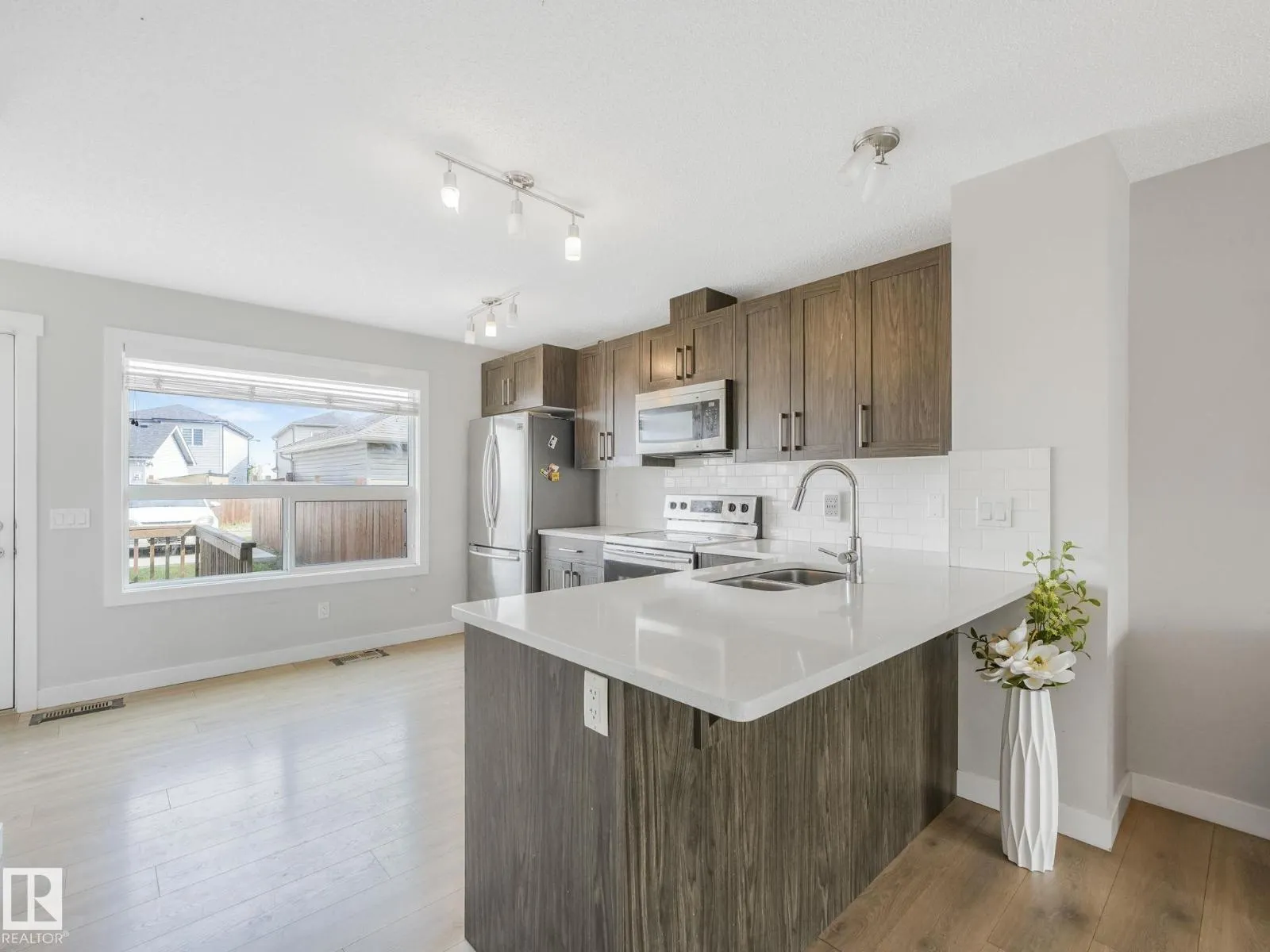 648 LEWIS GREENS DR NW