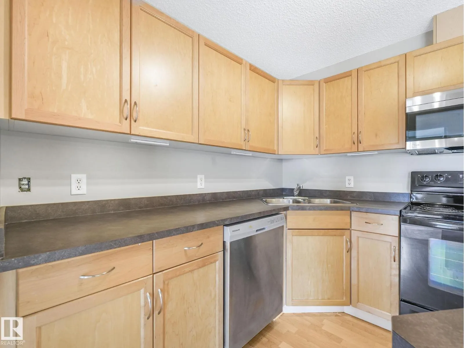 #209 646 MCALLISTER LO SW