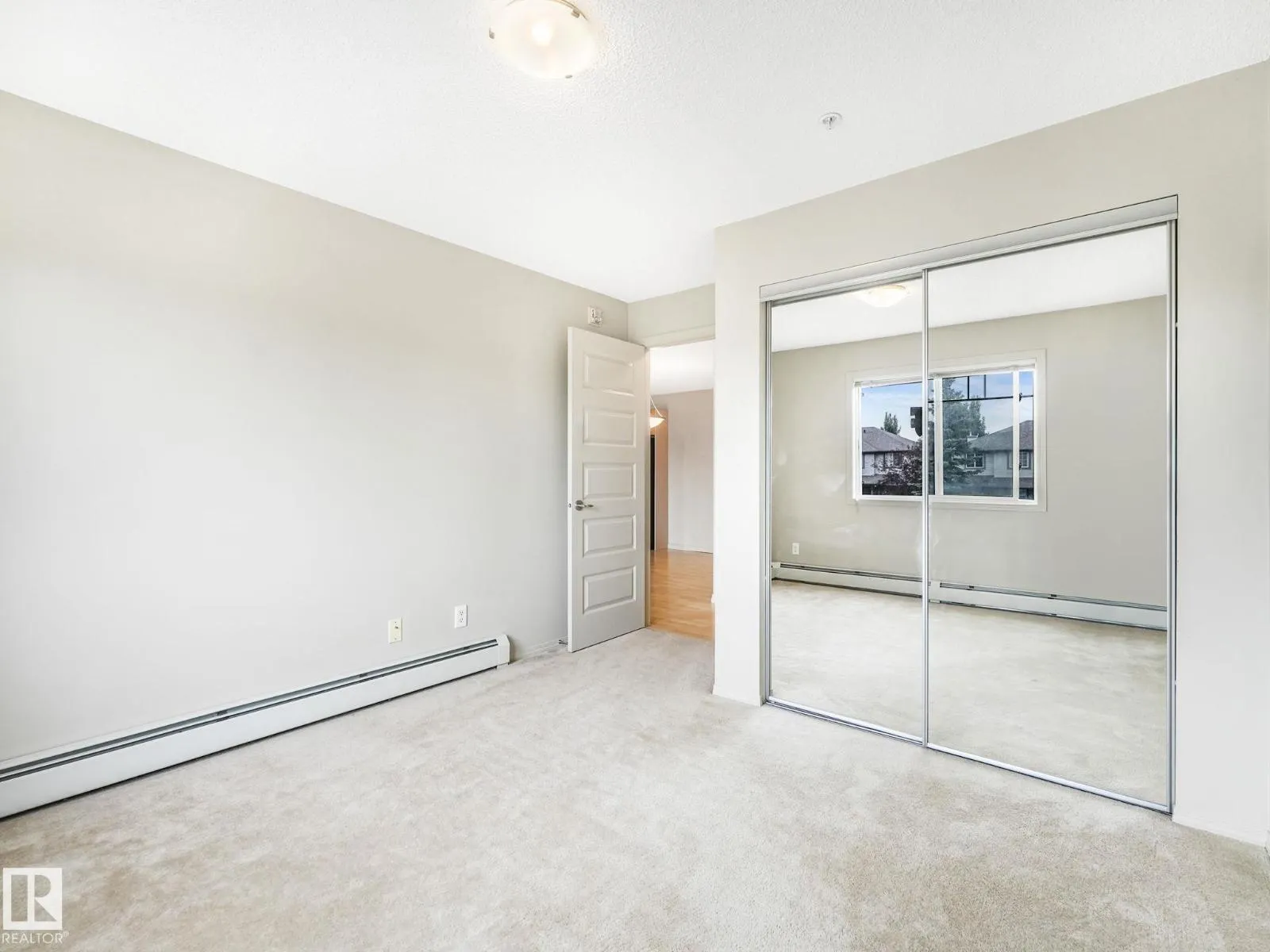 #209 646 MCALLISTER LO SW