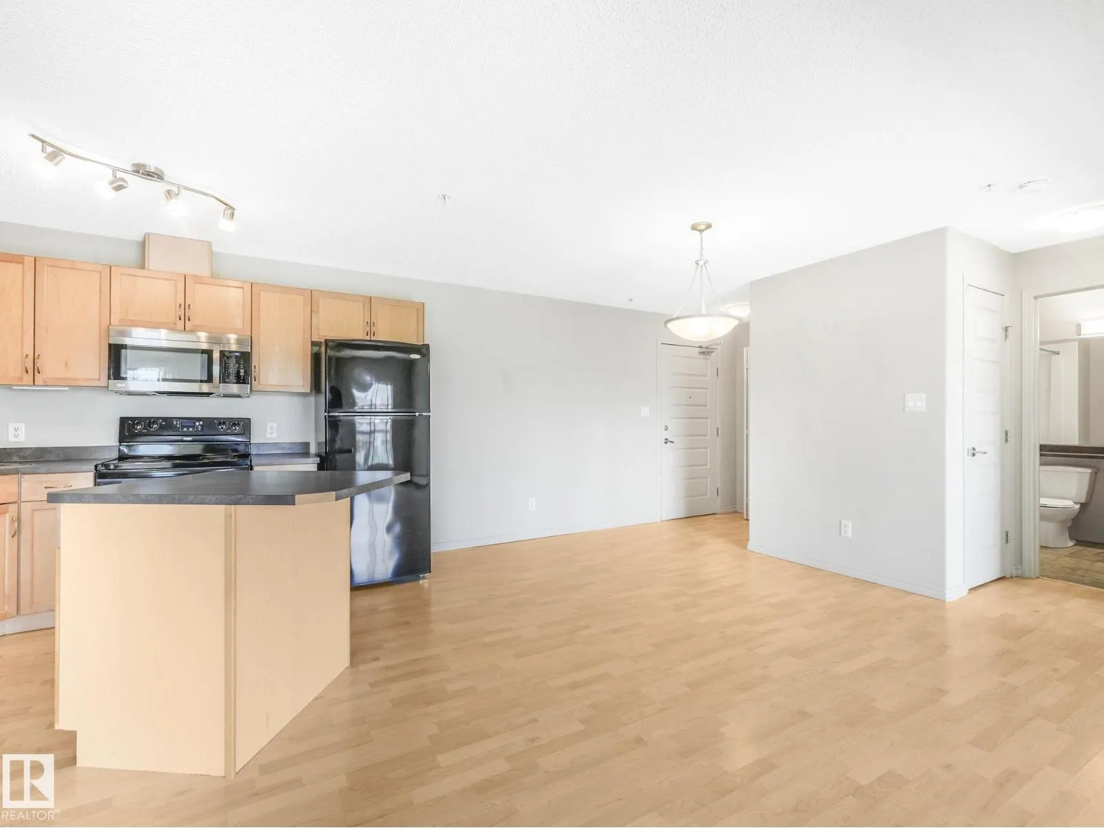 #209 646 MCALLISTER LO SW