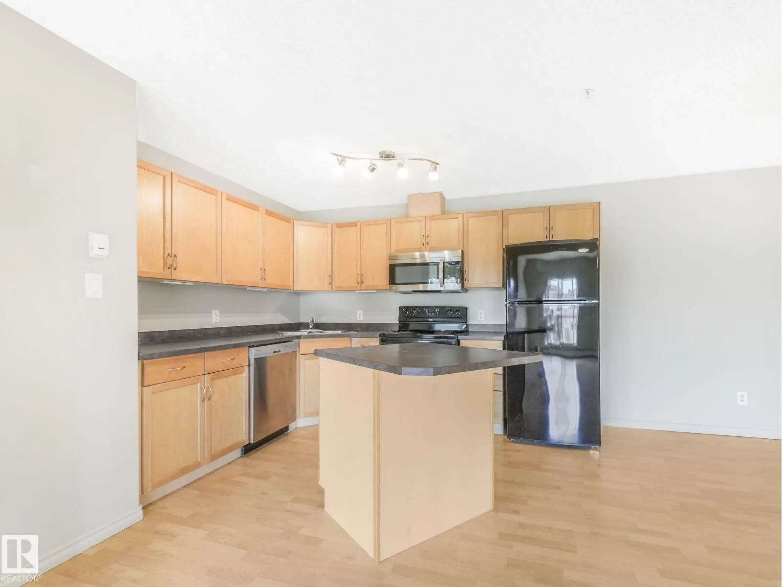 #209 646 MCALLISTER LO SW