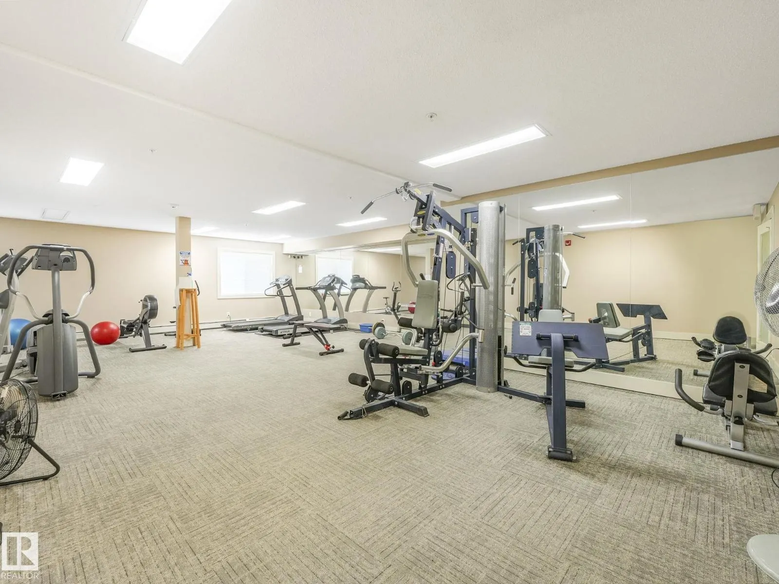 #209 646 MCALLISTER LO SW