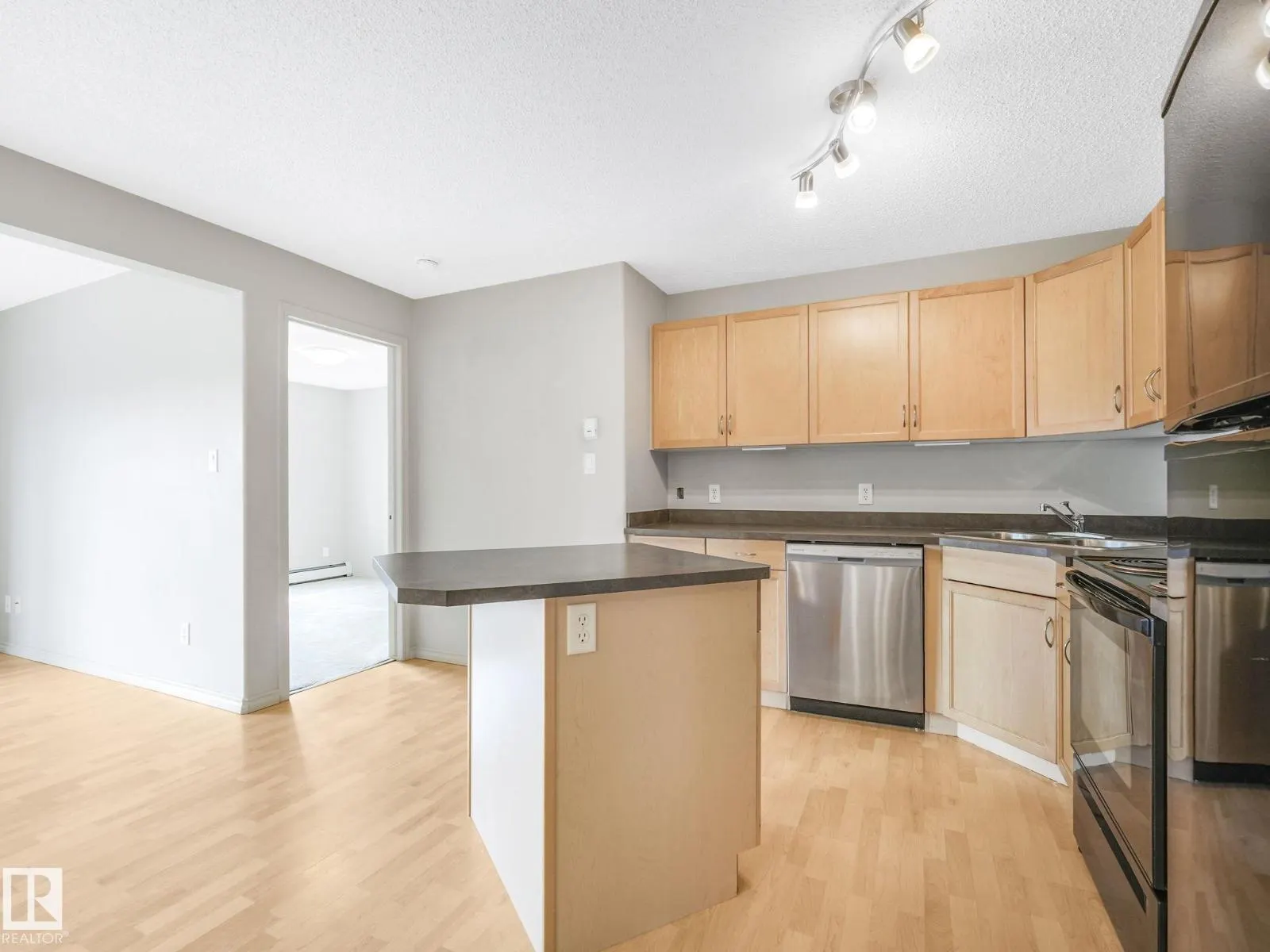 #209 646 MCALLISTER LO SW