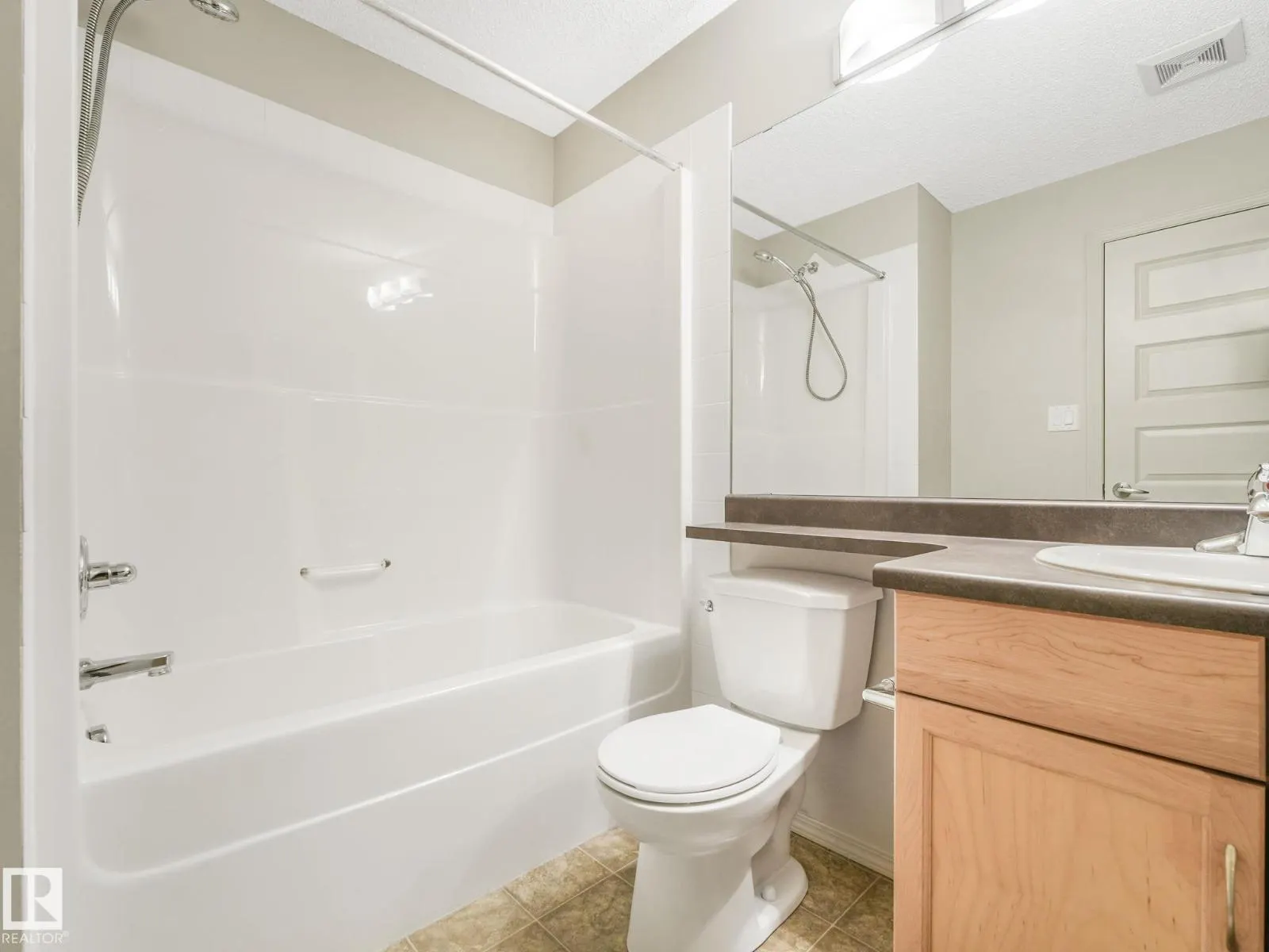 #209 646 MCALLISTER LO SW