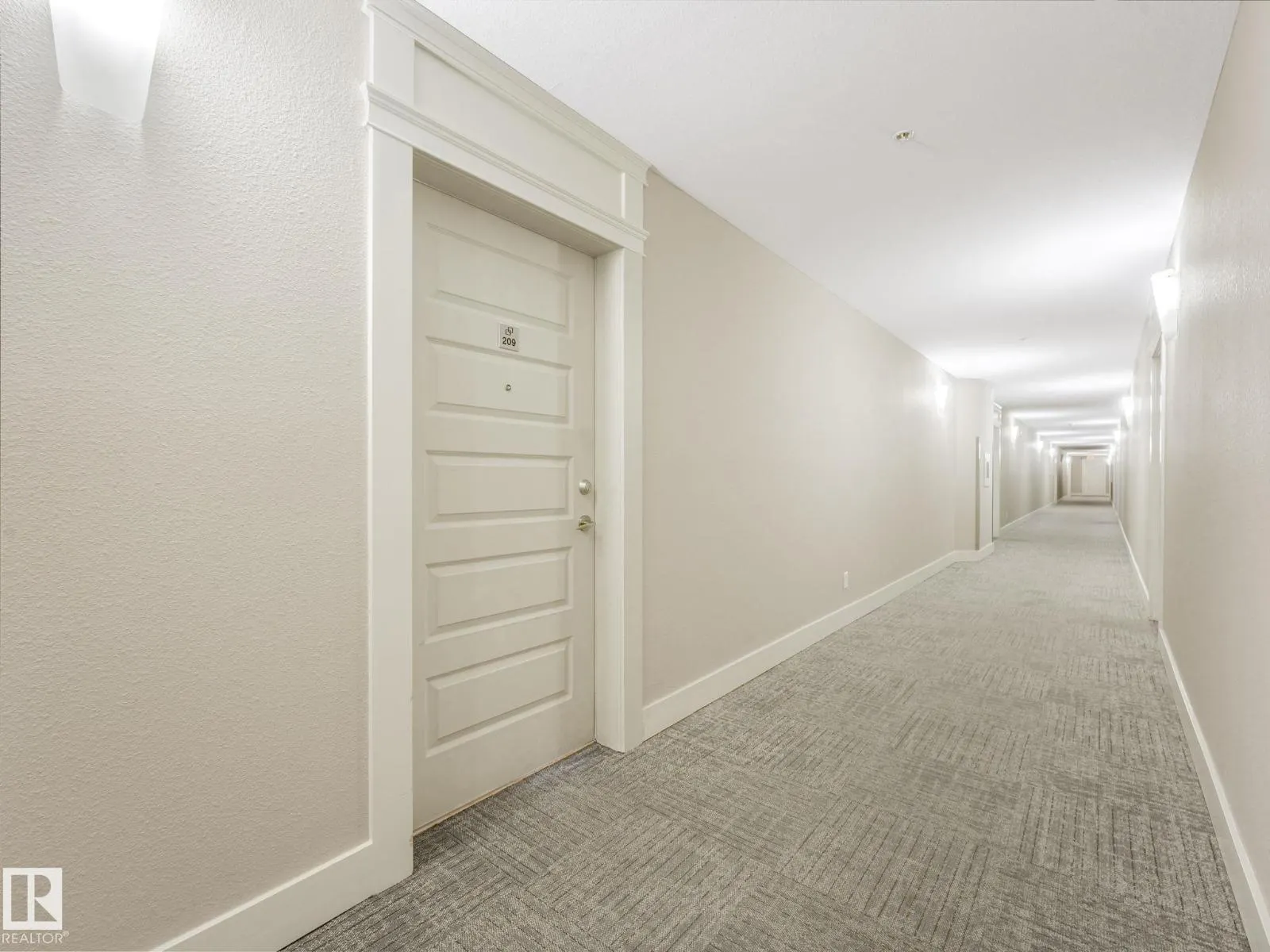 #209 646 MCALLISTER LO SW