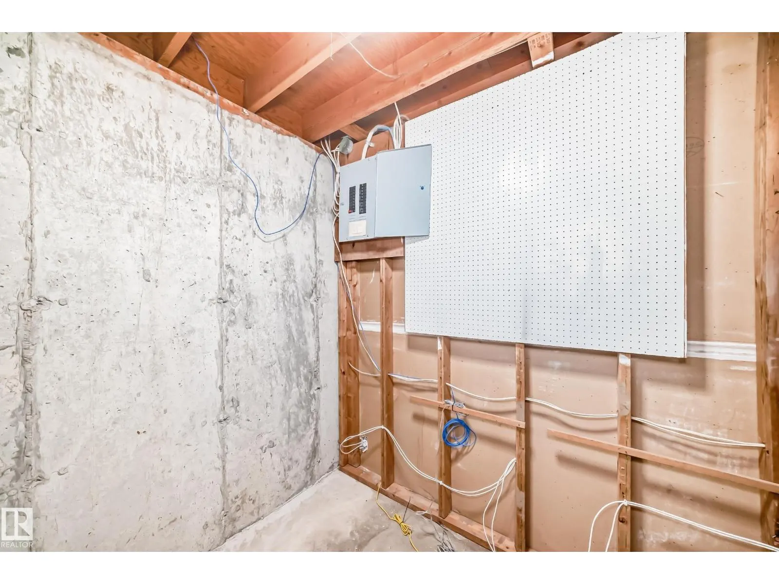 #44 4403 RIVERBEND RD NW