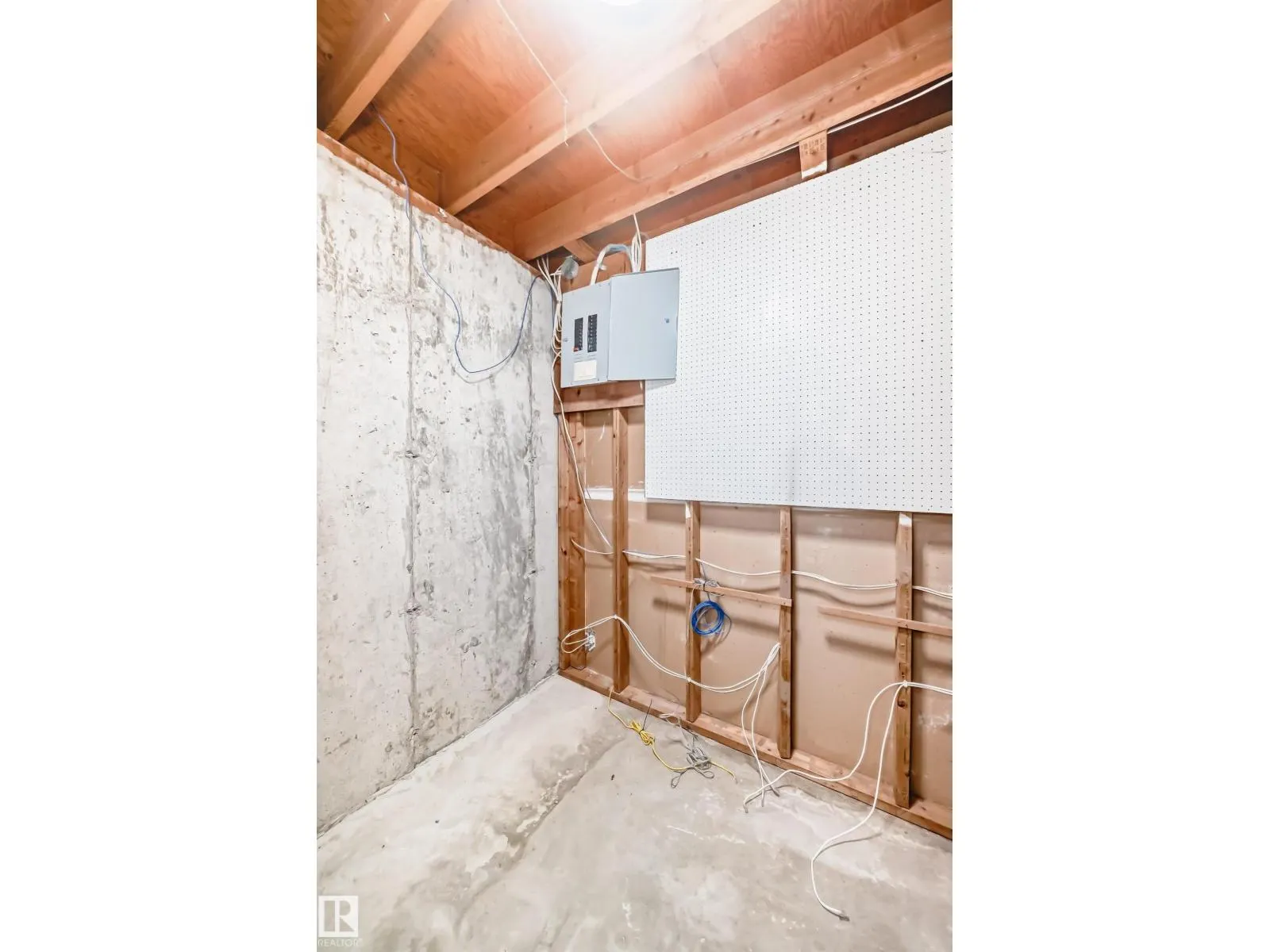 #44 4403 RIVERBEND RD NW