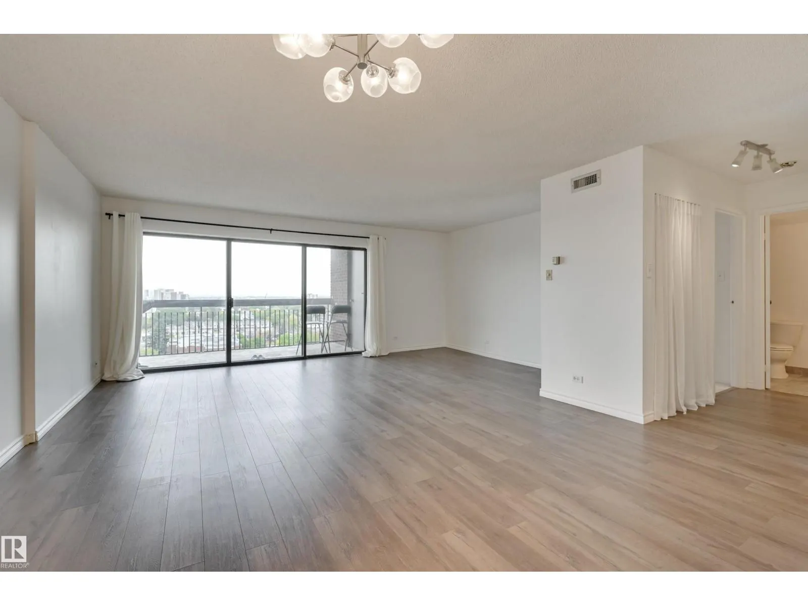 #1204 11027 87 AV NW