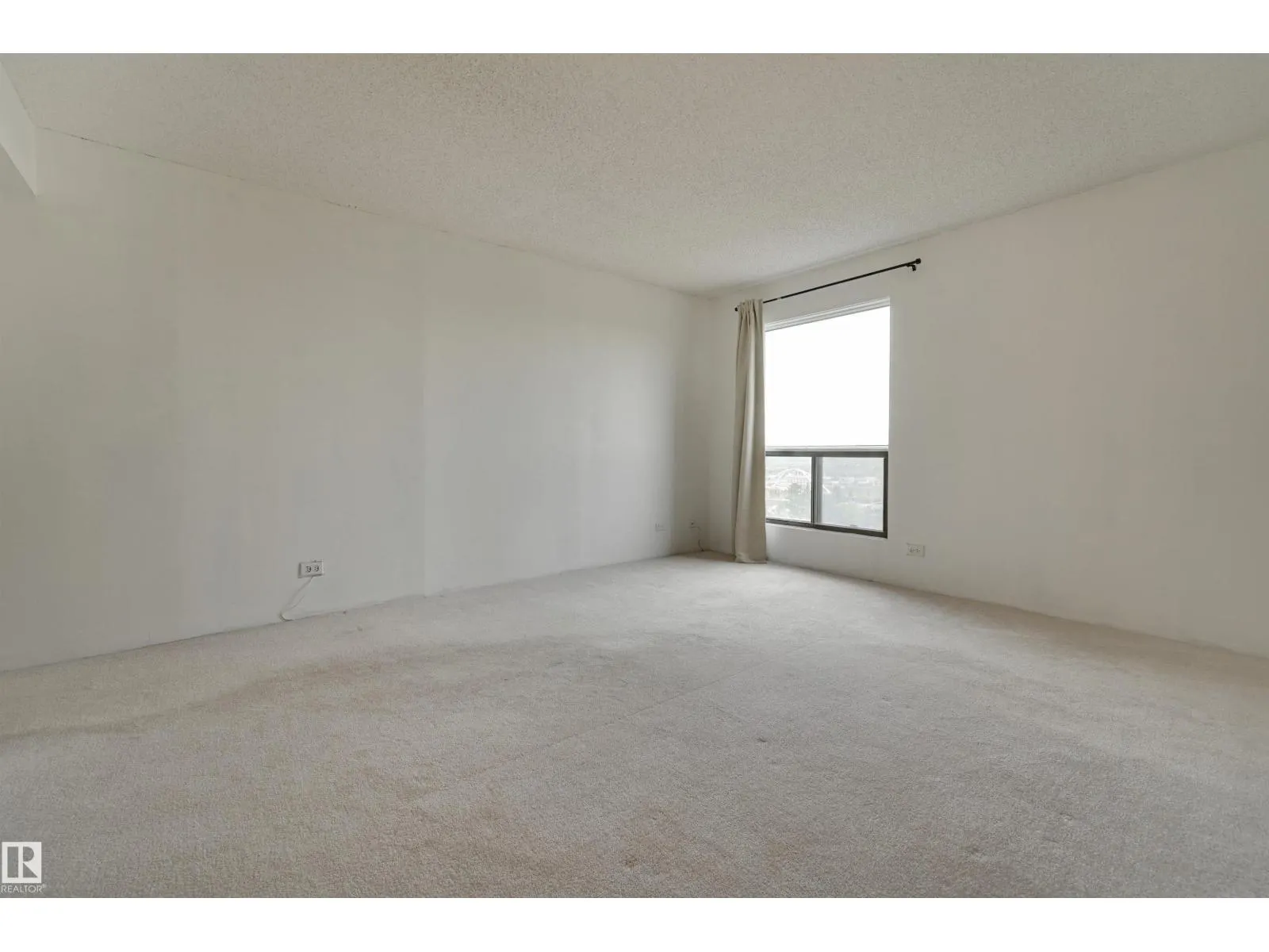 #1204 11027 87 AV NW