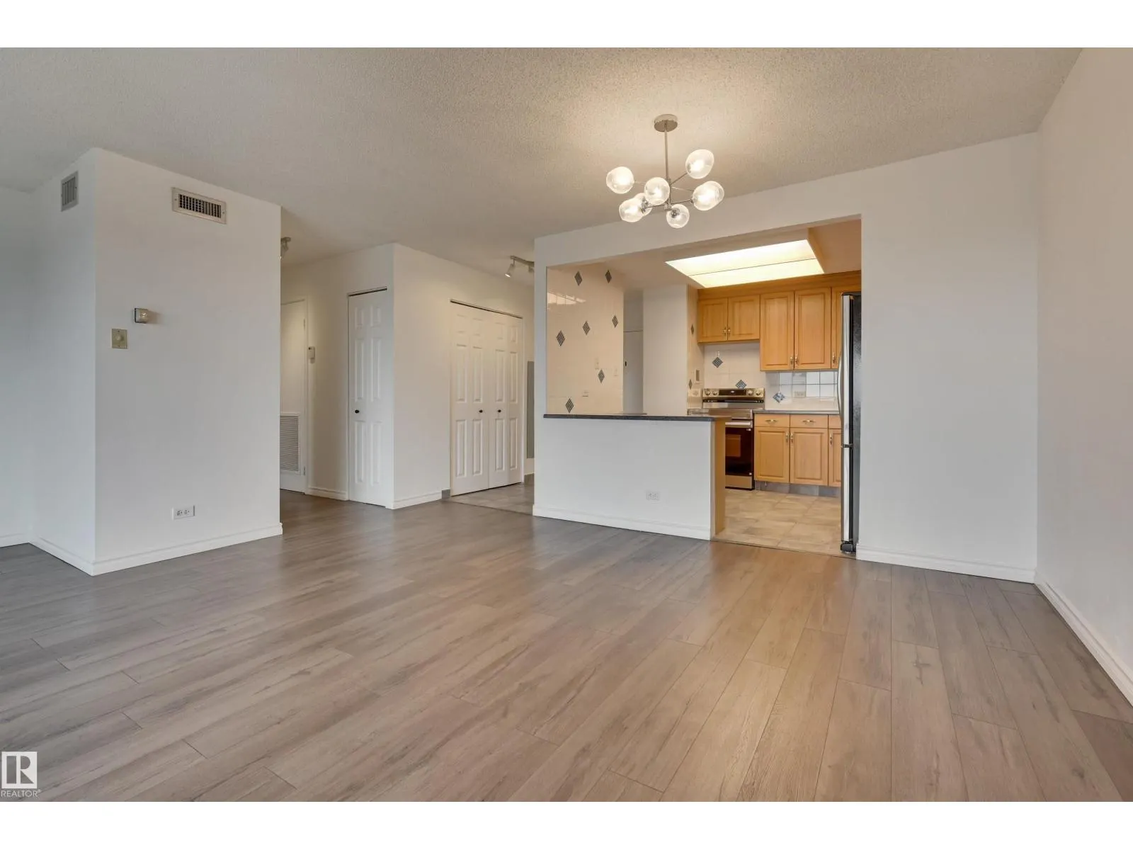 #1204 11027 87 AV NW