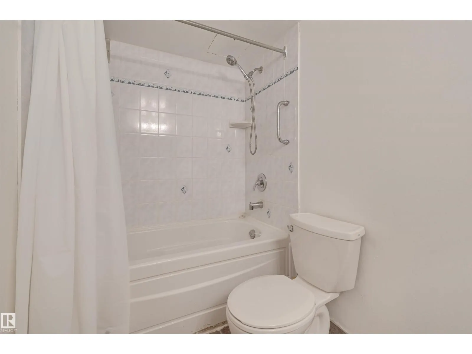 #1204 11027 87 AV NW