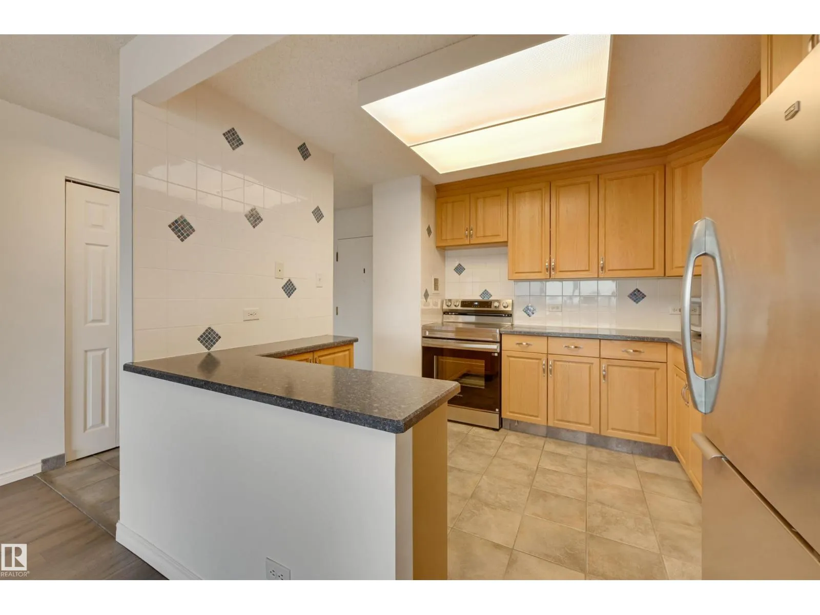 #1204 11027 87 AV NW