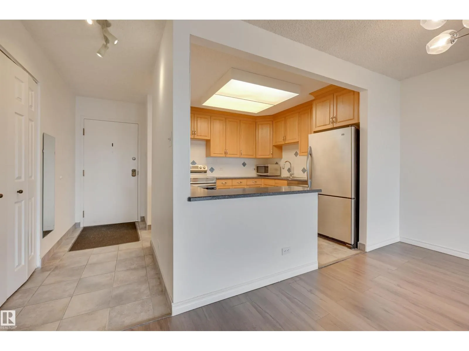 #1204 11027 87 AV NW