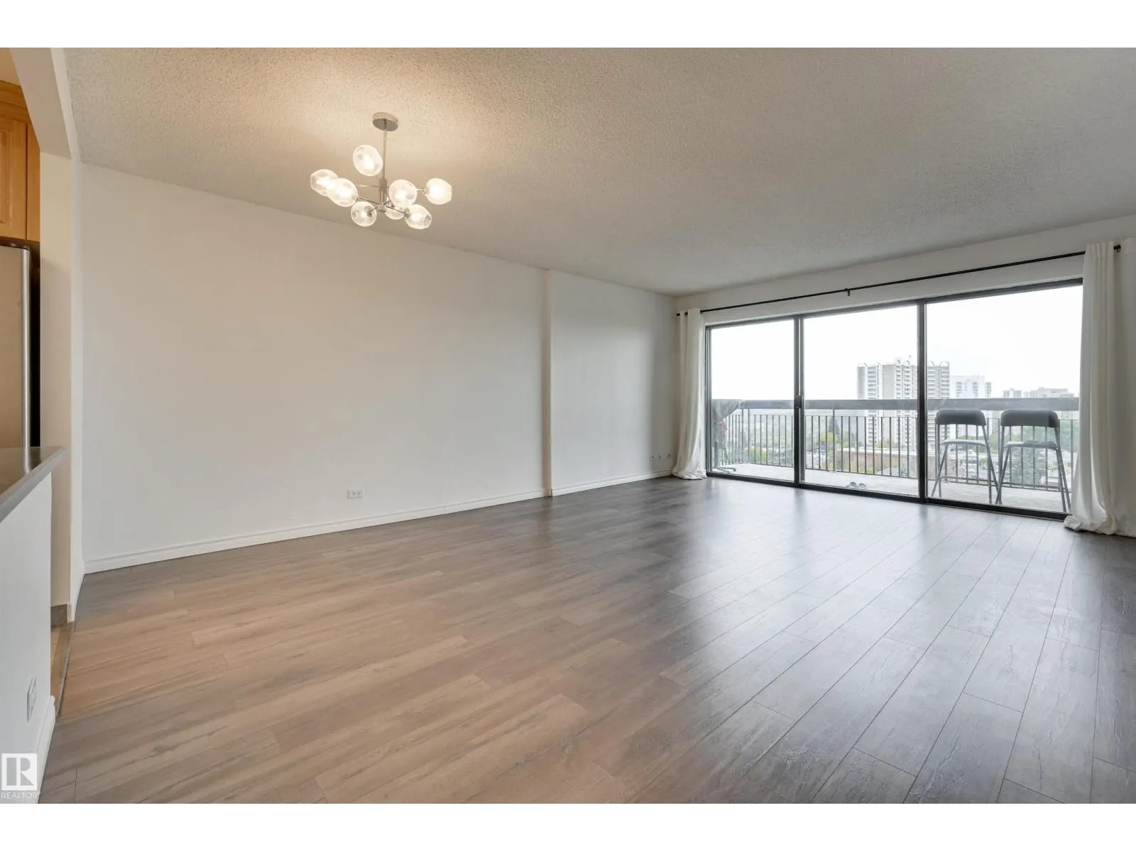 #1204 11027 87 AV NW