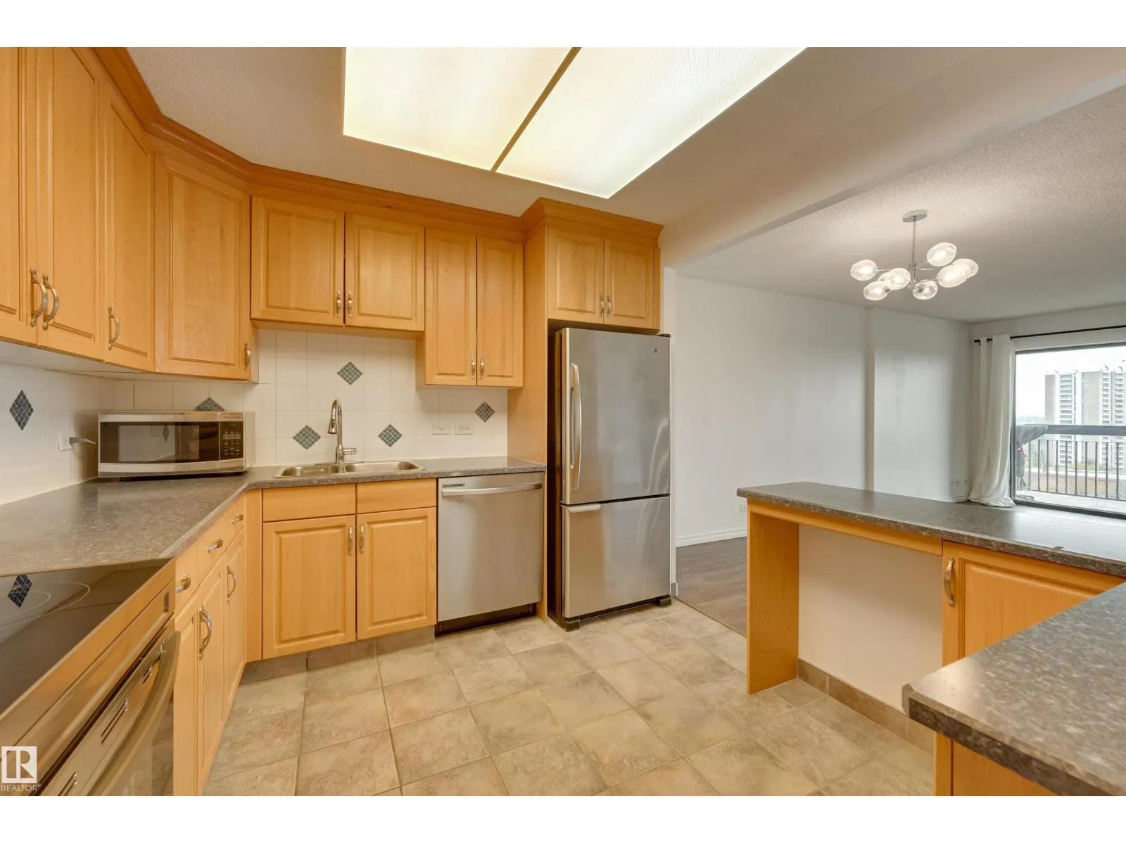 #1204 11027 87 AV NW