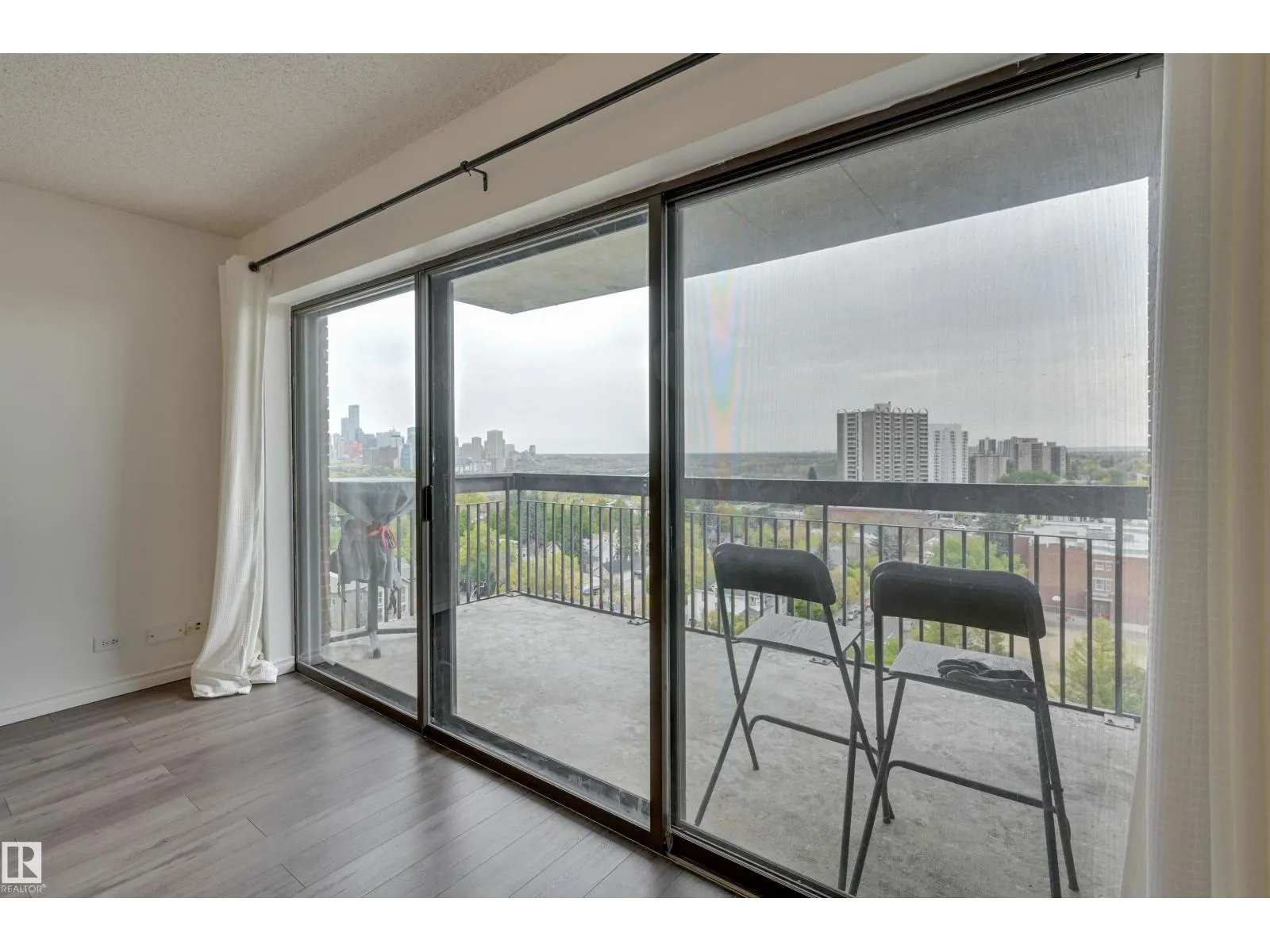 #1204 11027 87 AV NW