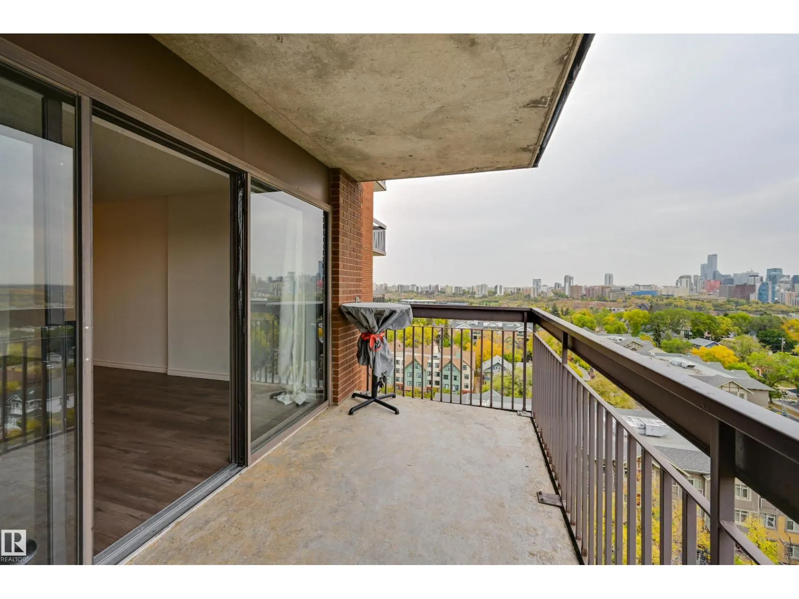 #1204 11027 87 AV NW