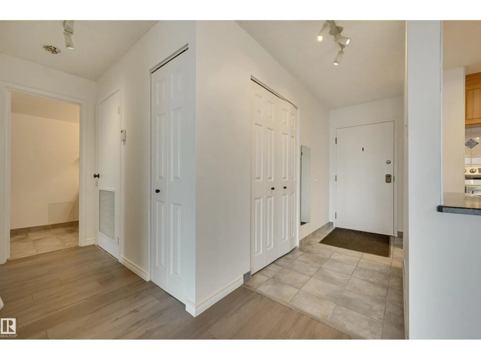 #1204 11027 87 AV NW