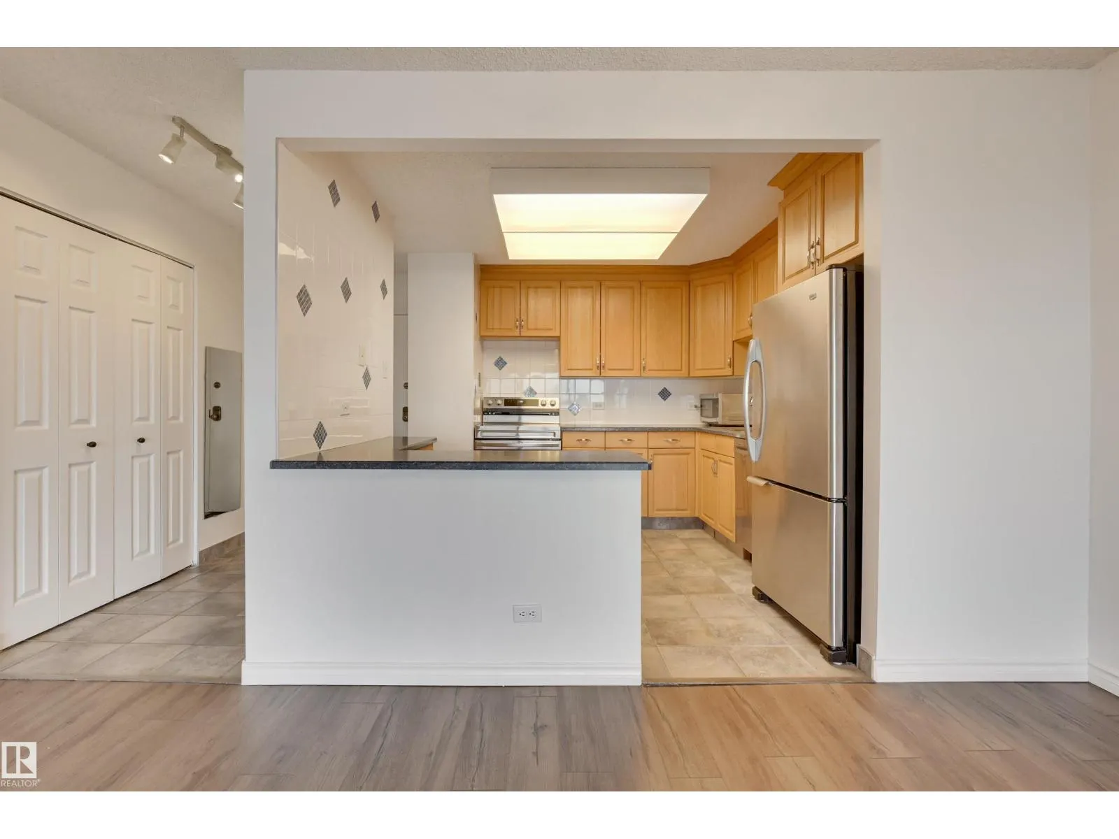 #1204 11027 87 AV NW