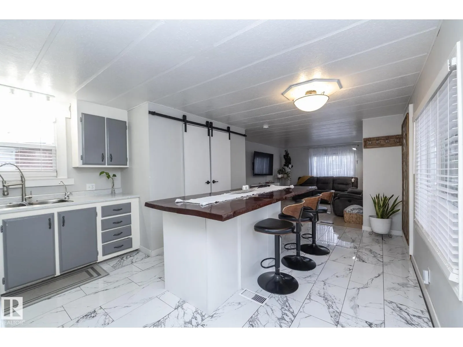 1011 West Mount CR NW