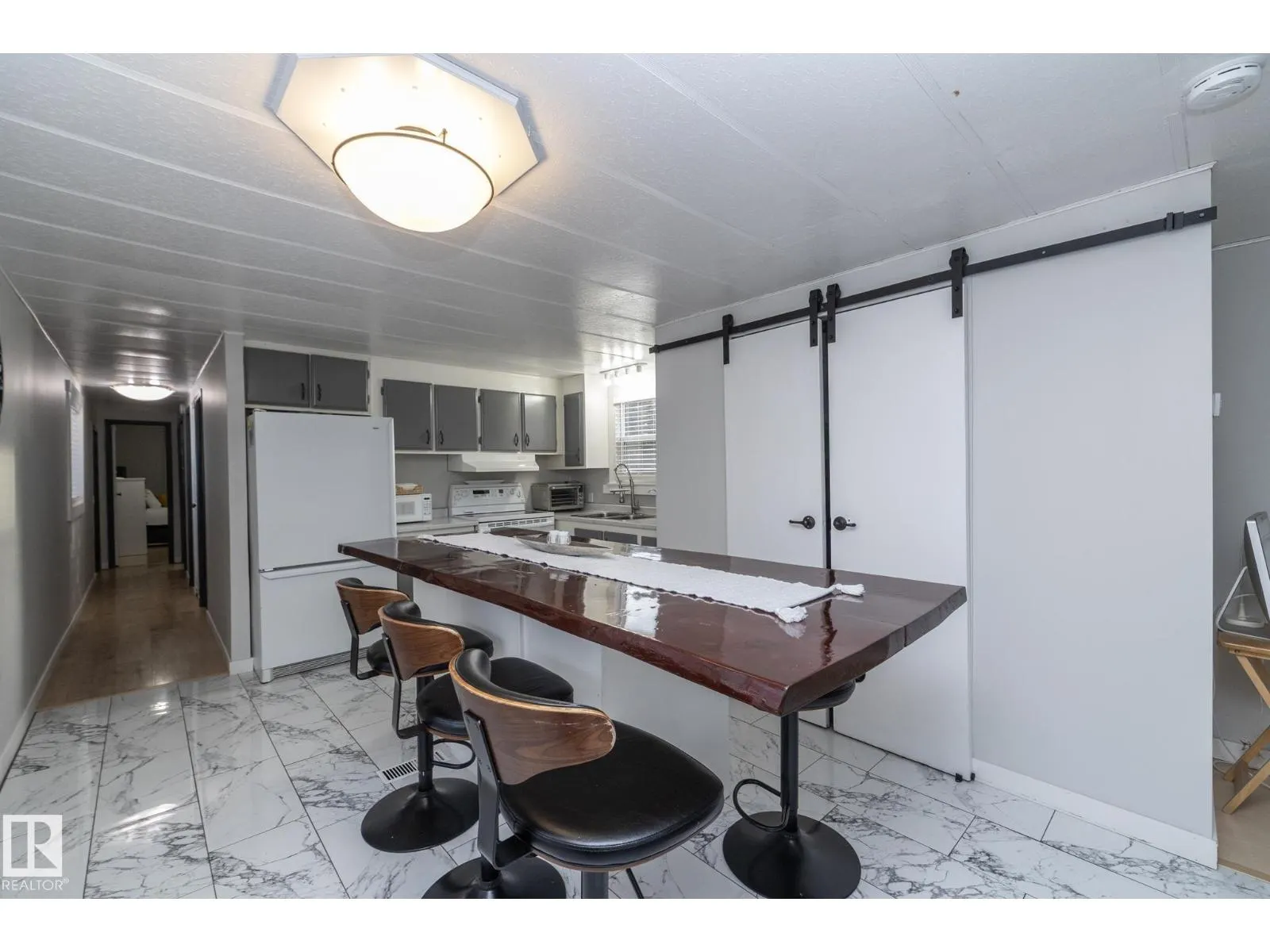 1011 West Mount CR NW