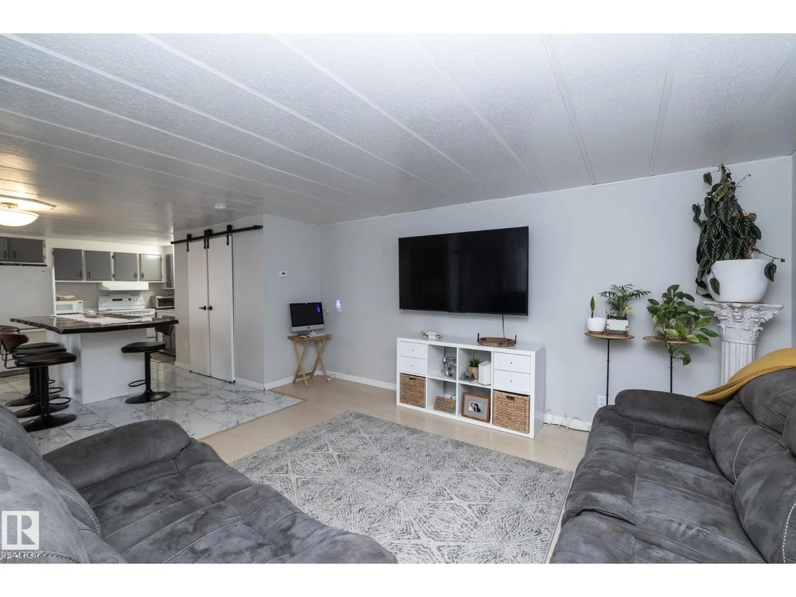 1011 West Mount CR NW