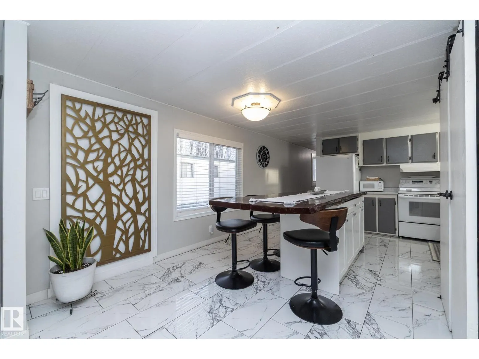 1011 West Mount CR NW