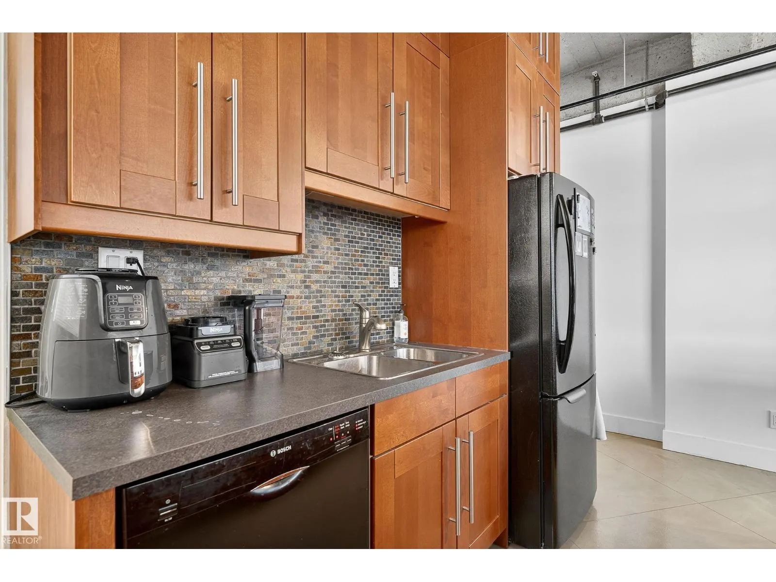 #201 10355 105 ST NW