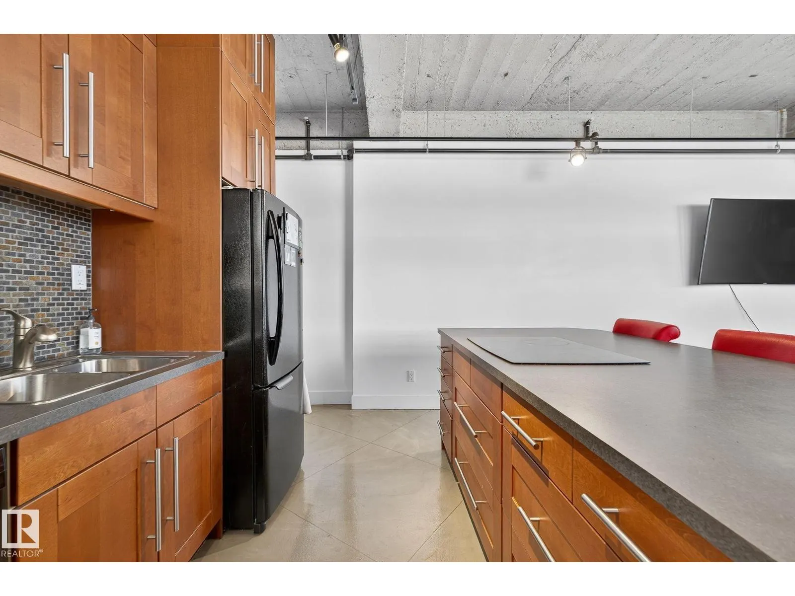 #201 10355 105 ST NW